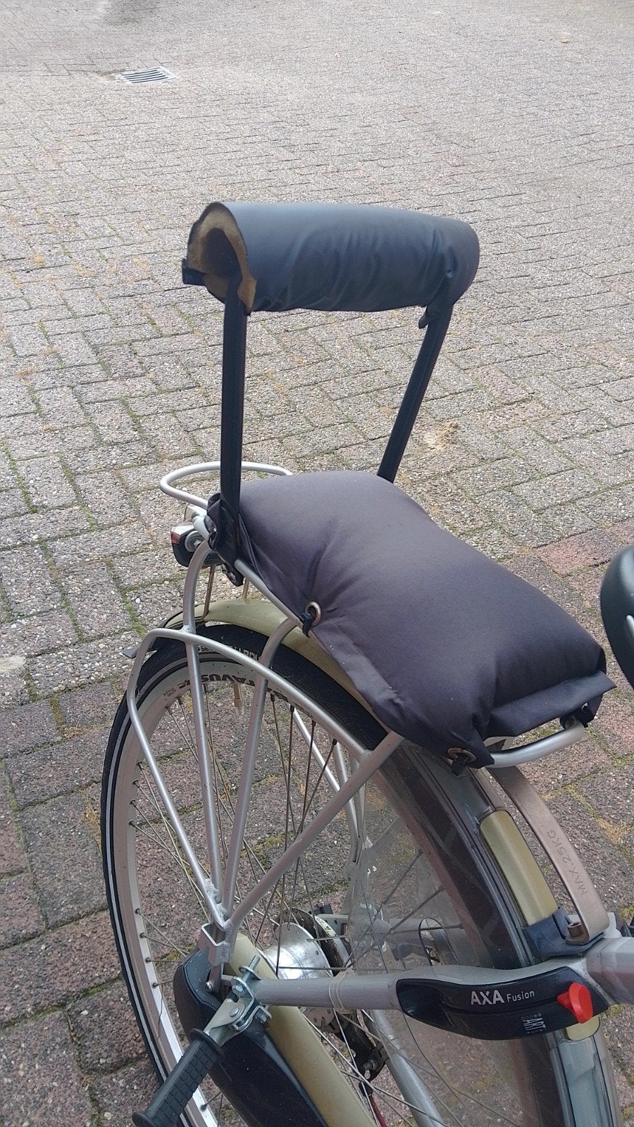 Fietszitje achter voor kinderen, Ophalen of Verzenden, Zo goed als nieuw, Achterzitje, Voetsteuntjes