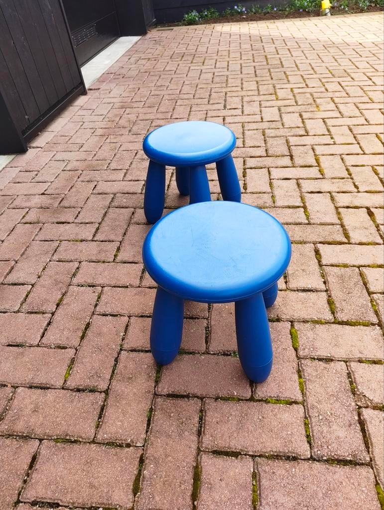 2 blauwe kinderkrukjes (IKEA Mammut), Kinderen en Baby's, Kinderkamer | Tafels en Stoelen, Gebruikt, Stoel(en), Ophalen