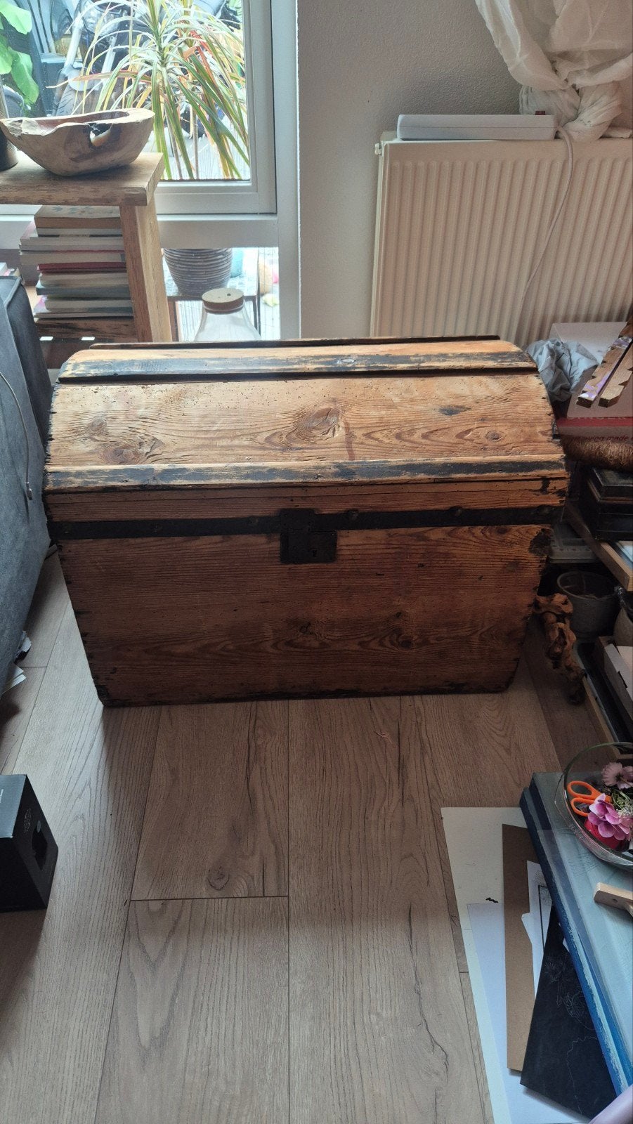 Antieke houten kist met gebogen deksel, Antiek en Kunst, Ophalen