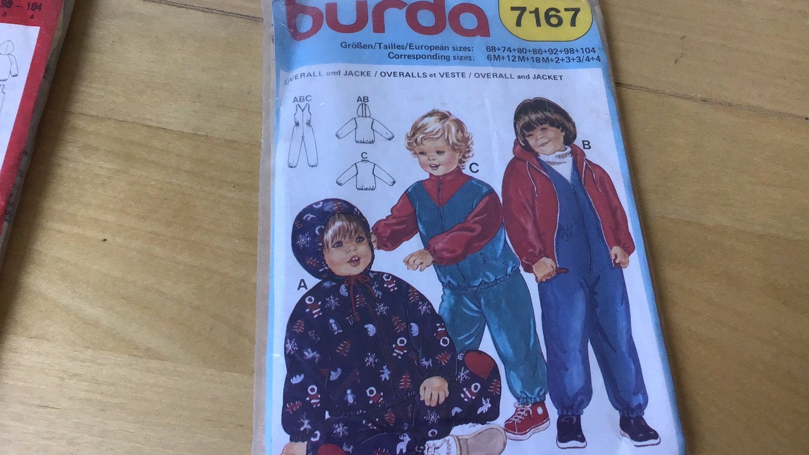 Burda 7167 maten 68-104, Hobby en Vrije tijd, Broek, Kind, Zo goed als nieuw, Burda