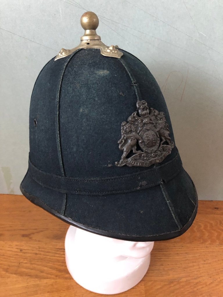 Antieke Engelse Bobbyhelm Britse politiehelm, Ophalen of Verzenden, Overige soorten, Engeland, Helm of Baret
