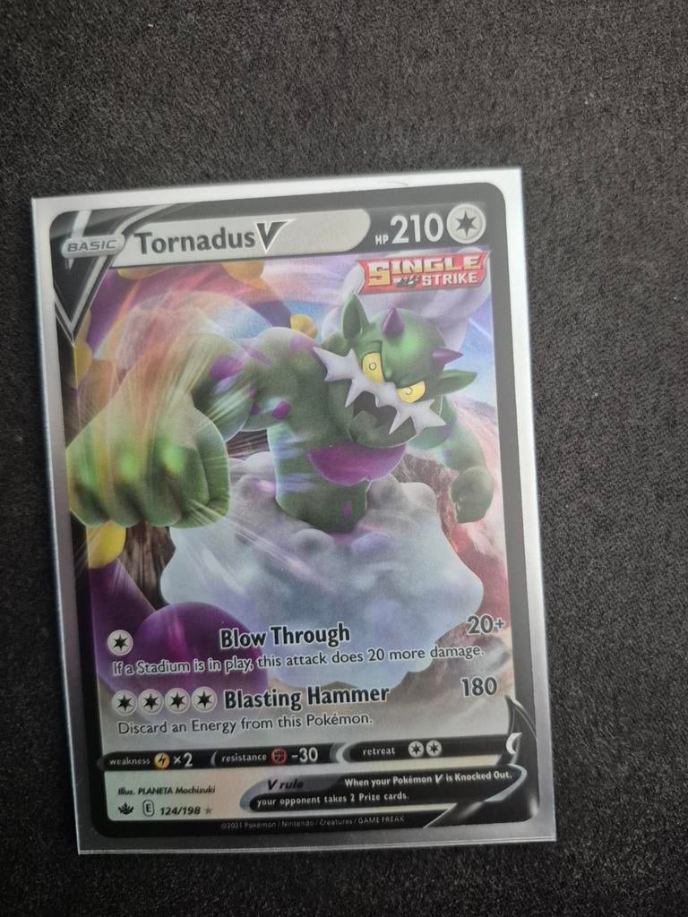 Pokémon Kaart Tornadus V (124/198) - Single Strike, Ophalen of Verzenden, Zo goed als nieuw, Losse kaart