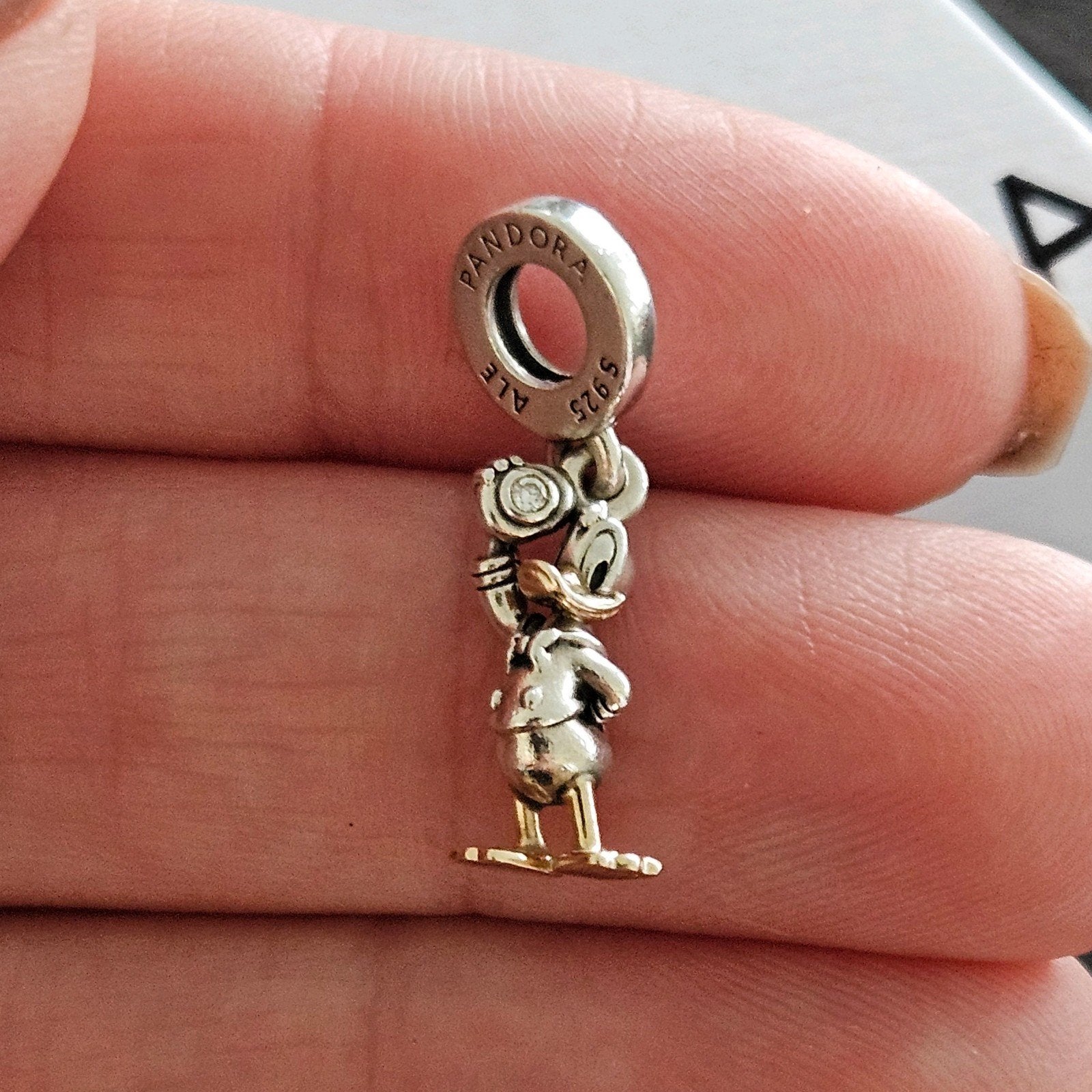 Disney x Pandora Donald Duck Disney100, Sieraden, Tassen en Uiterlijk, Bedels, Ophalen of Verzenden, Zo goed als nieuw, Goud, Pandora