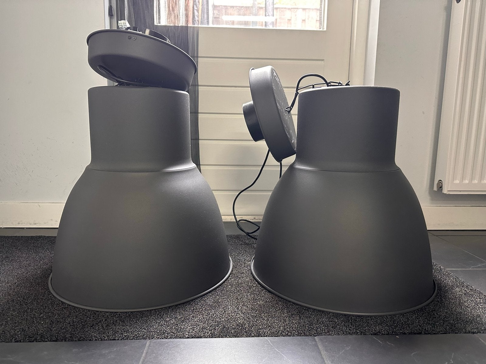 2x IKEA HEKTAR hanglampen donkergrijs - industrieel design, Ophalen, Gebruikt, Metaal, E27 (groot)