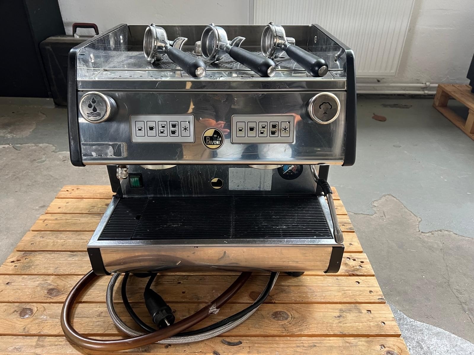 La Pavoni 2-groeps espressomachine - Volledig nagekeken, Stoompijpje, Gebruikt, Espresso apparaat, Gemalen koffie
