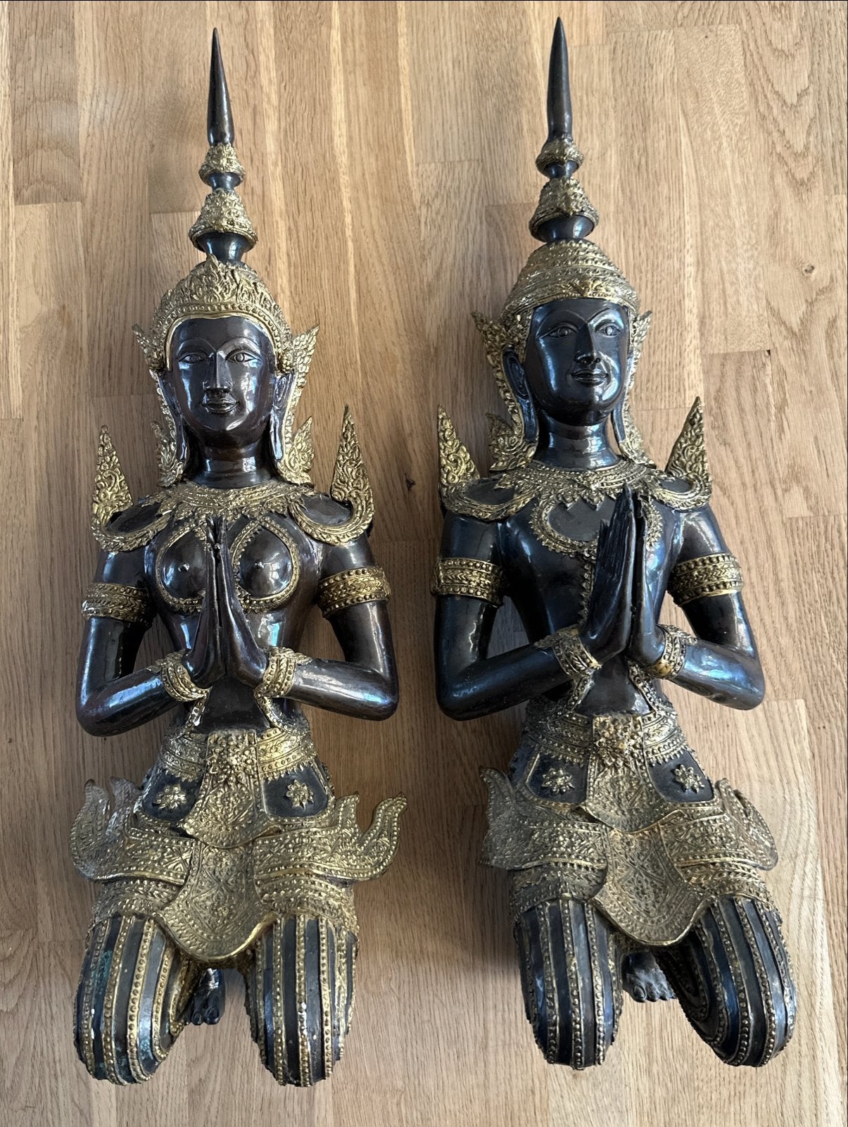 Set van 2 Thaise Boeddha beelden - Brons en Goudkleurig, Verzenden, 50 - 100 cm, Handgemaakt, Beeld
