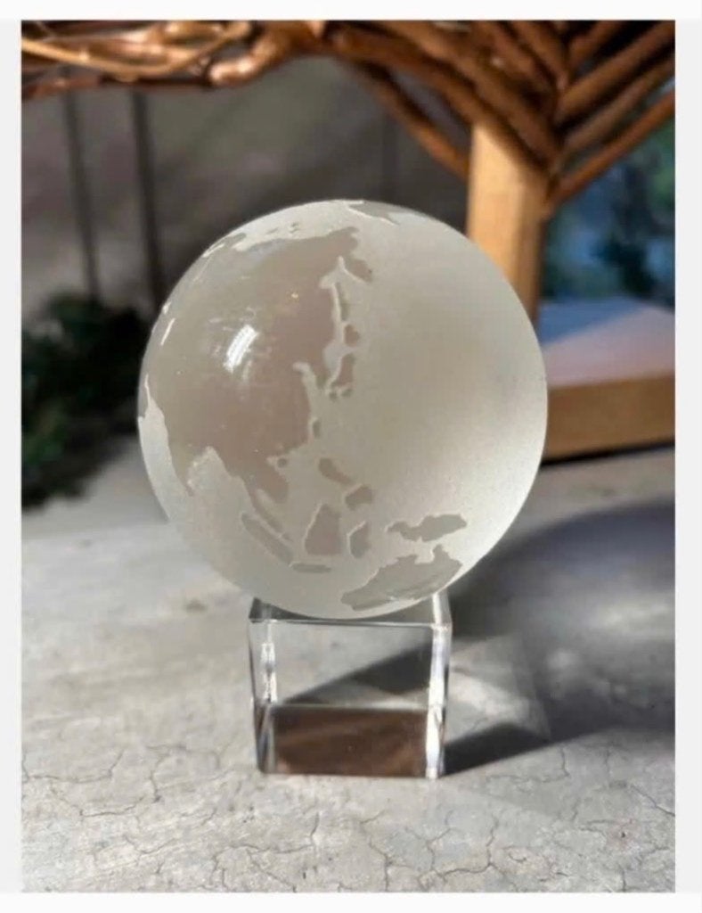 Glazen Wereldbol op Voet - Decoratief, Antiek en Kunst, Ophalen of Verzenden