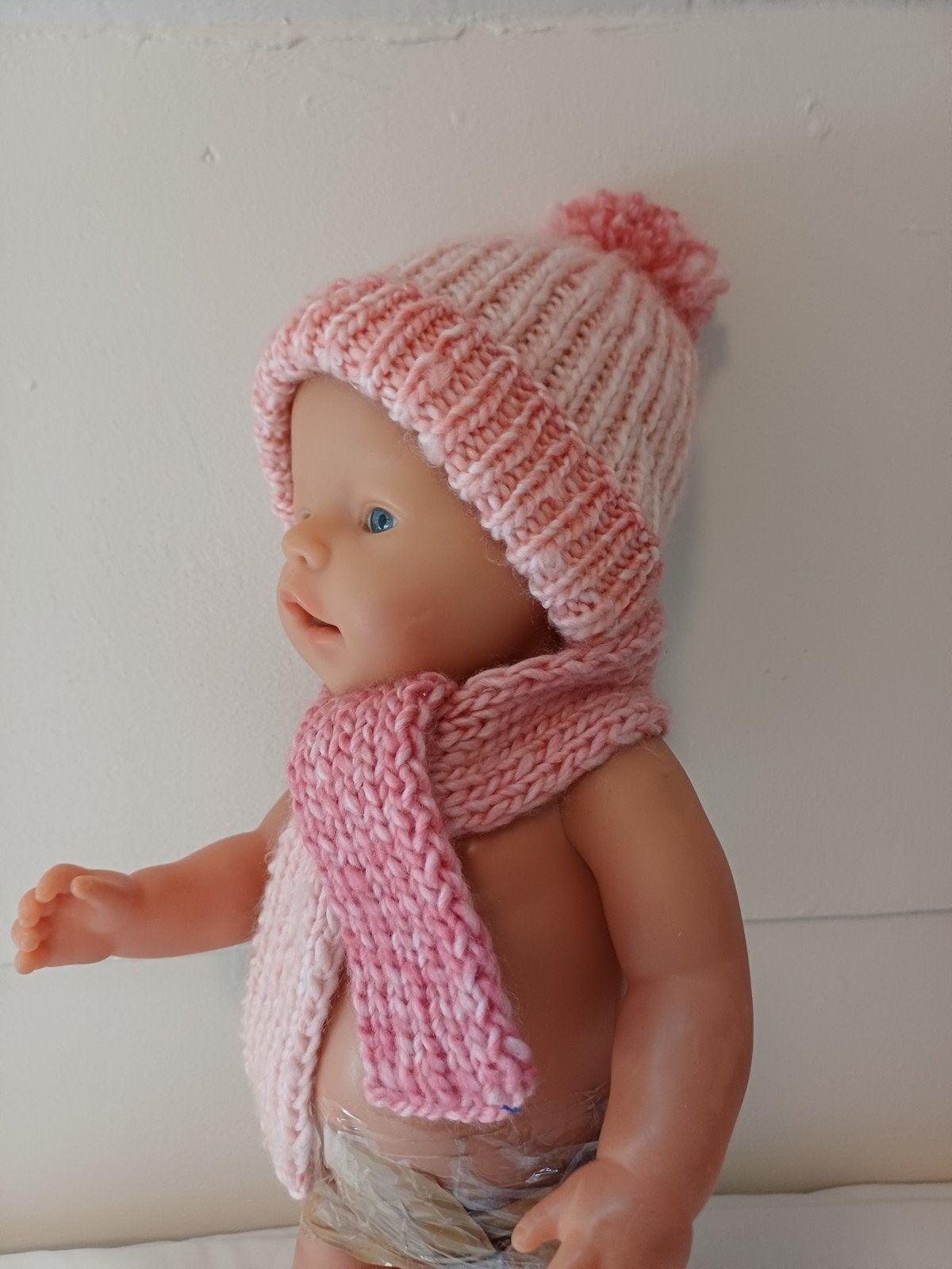 muts met sjaal voor een pop, Ophalen of Verzenden, Barbie