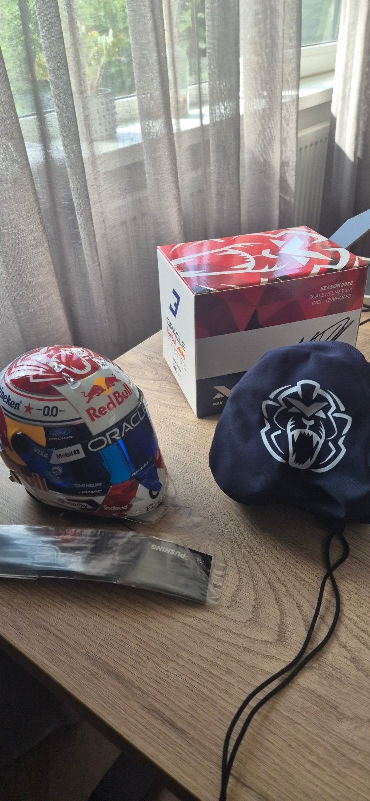 max Verstappen helm seisoen 2026 1:2