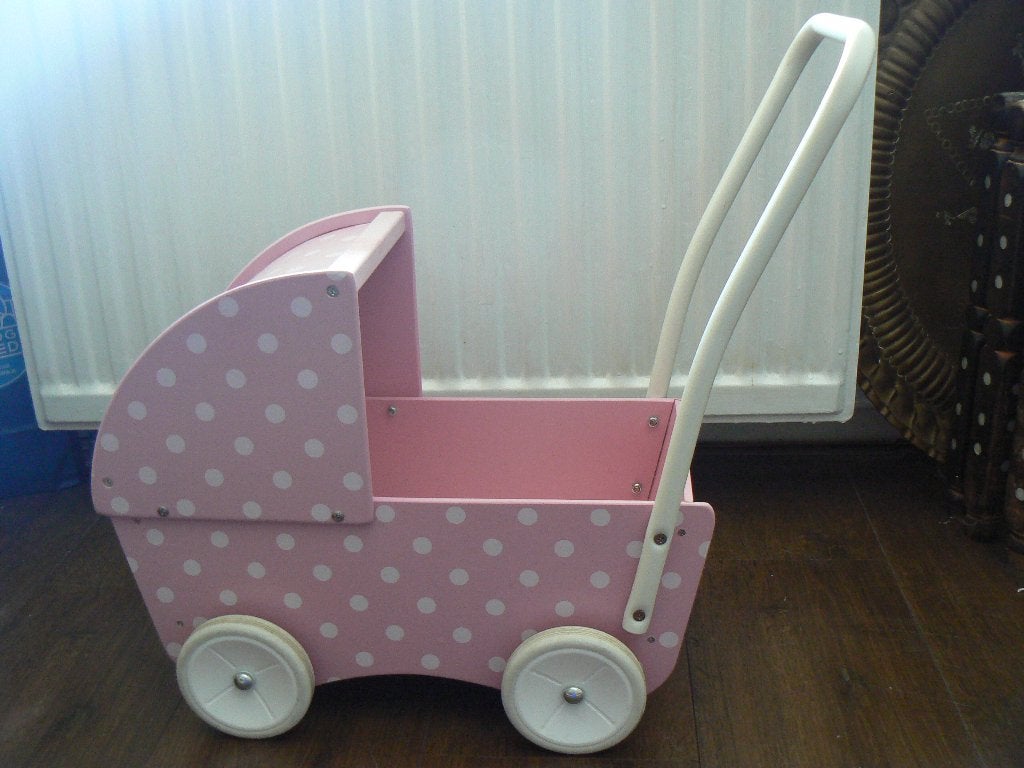rose, houten poppenwagentje van Prenatal, met stippen, Ophalen, Meubelstuk of Keukentje