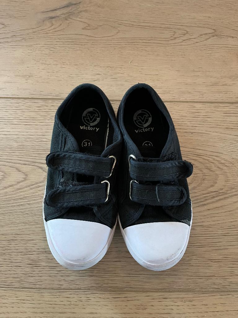 Gymschoenen maat 31, Kinderen en Baby's, Kinderkleding | Schoenen en Sokken, Ophalen, Gebruikt, Jongen of Meisje, Sportschoenen