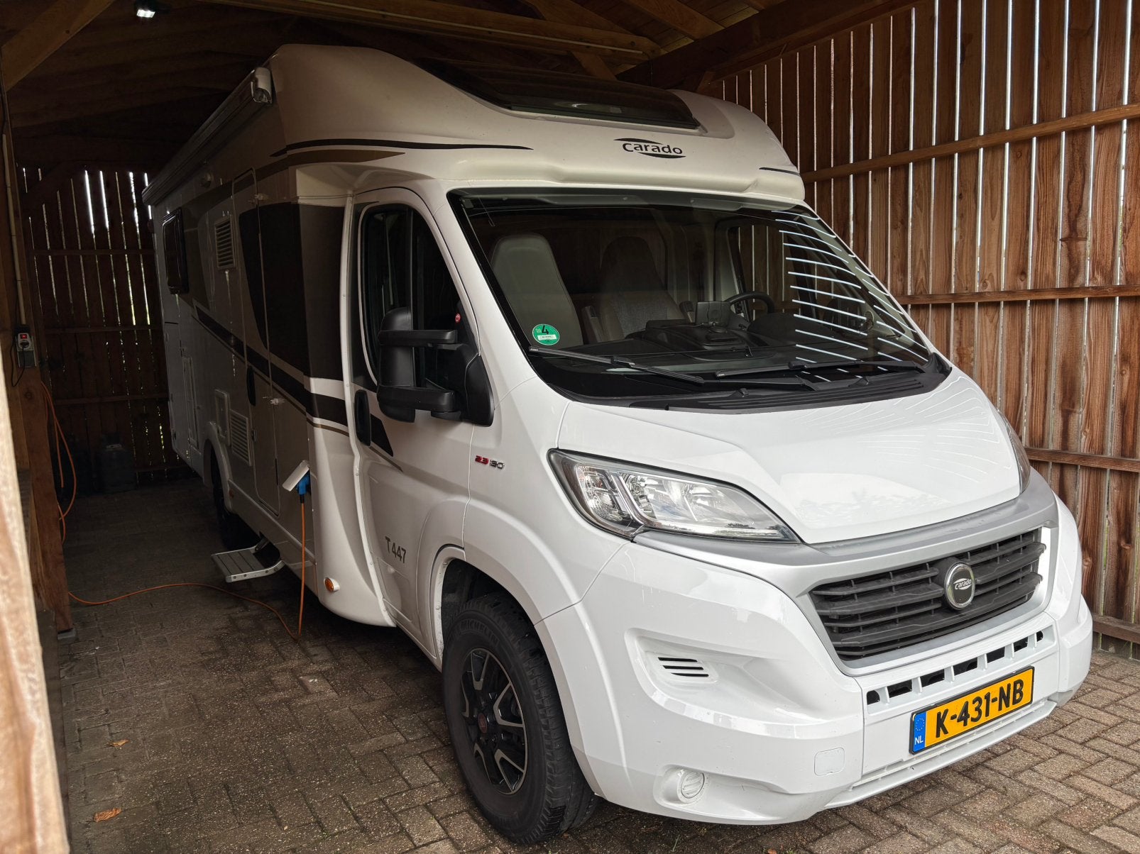 Door omstandigheden zeer nette 2018 Carado 447 ZONDER hefbed, Caravans en Kamperen, Fiat, Particulier, Koelkast, Half-integraal