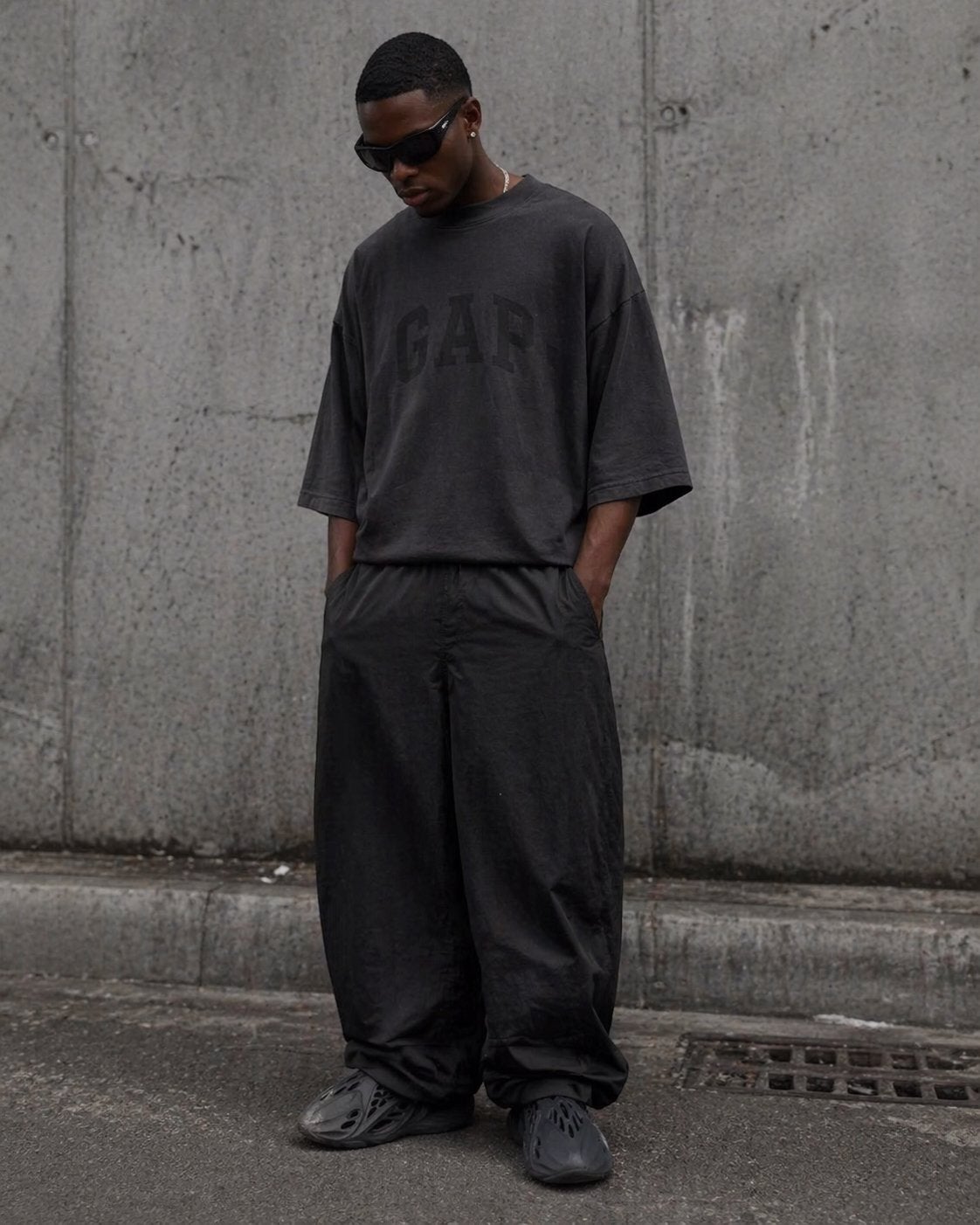 Yeezy Gap Engineered by Balenciaga Dove 3/4 Sleeve Tee, Ophalen of Verzenden, Nieuw, Maat 46 (S) of kleiner, Zwart