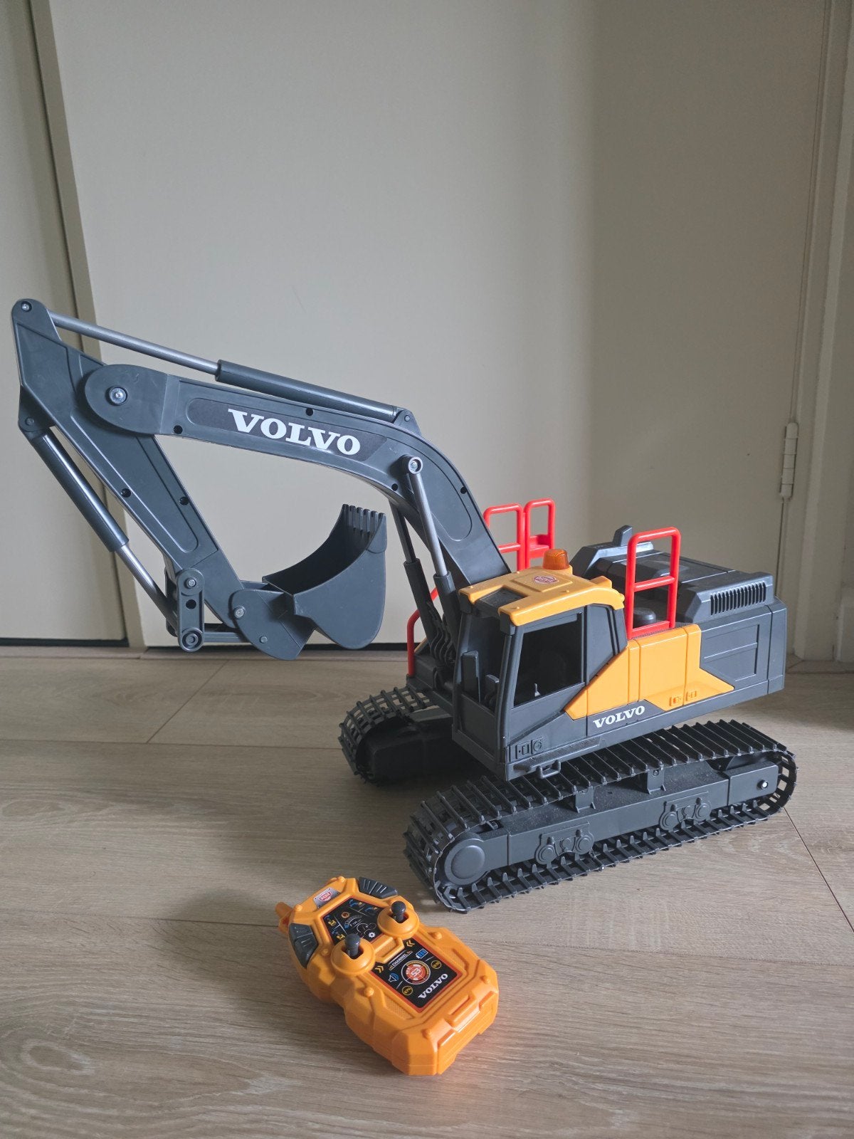 Dickie toys Volvo Graafmachine met Afstandsbediening - Zo go, Kinderen en Baby's, Ophalen of Verzenden, Zo goed als nieuw, Afstandsbediening