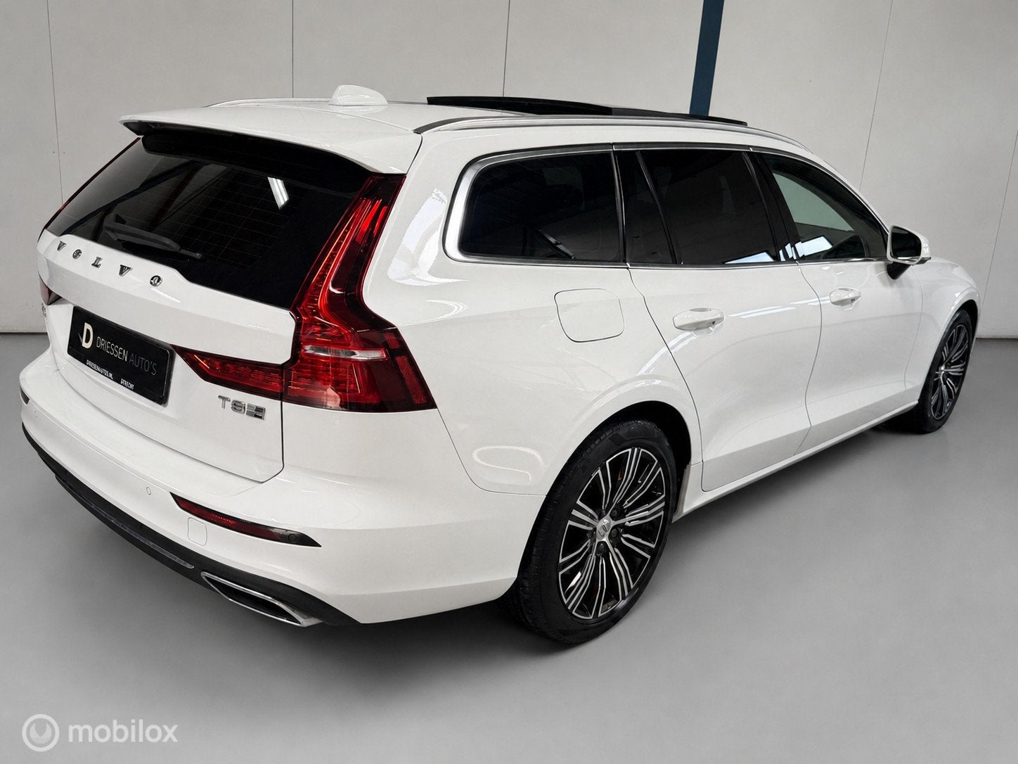 Volvo V60 2.0 T8 Twin Engine AWD Inscription PANO/LEER, Auto's, Volvo, Automaat, Gebruikt, 4 cilinders, 1972 kg