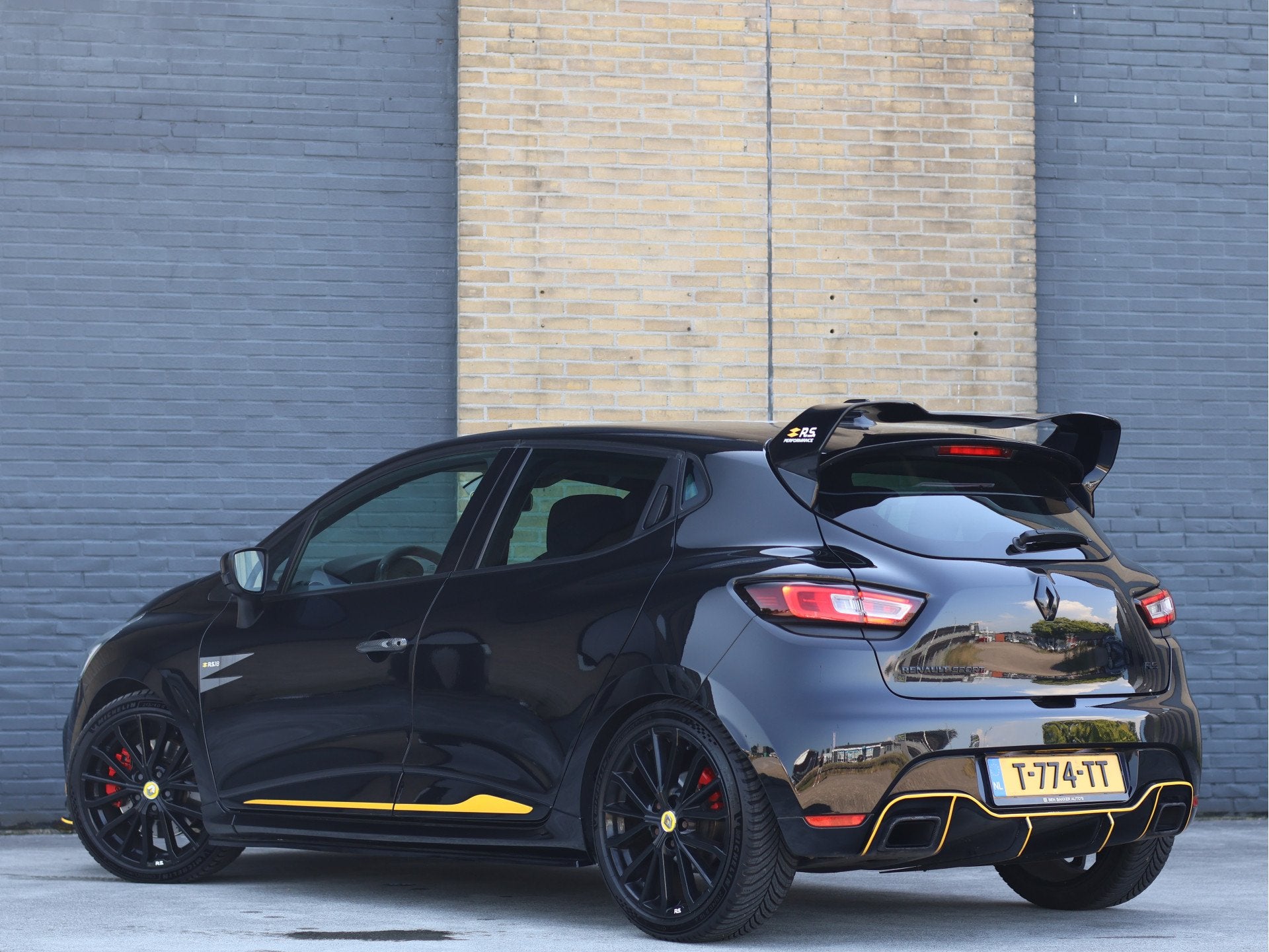 Renault Clio R.S. 18 Trophy 220PK F1 Limited Edition | Akrap, Gebruikt, 4 cilinders, Automatische klimaatregeling, Zwart