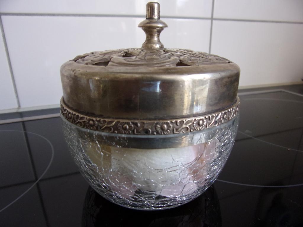 Glazen potje met zilverkleurige deksel, Ophalen of Verzenden, Zo goed als nieuw, Glas