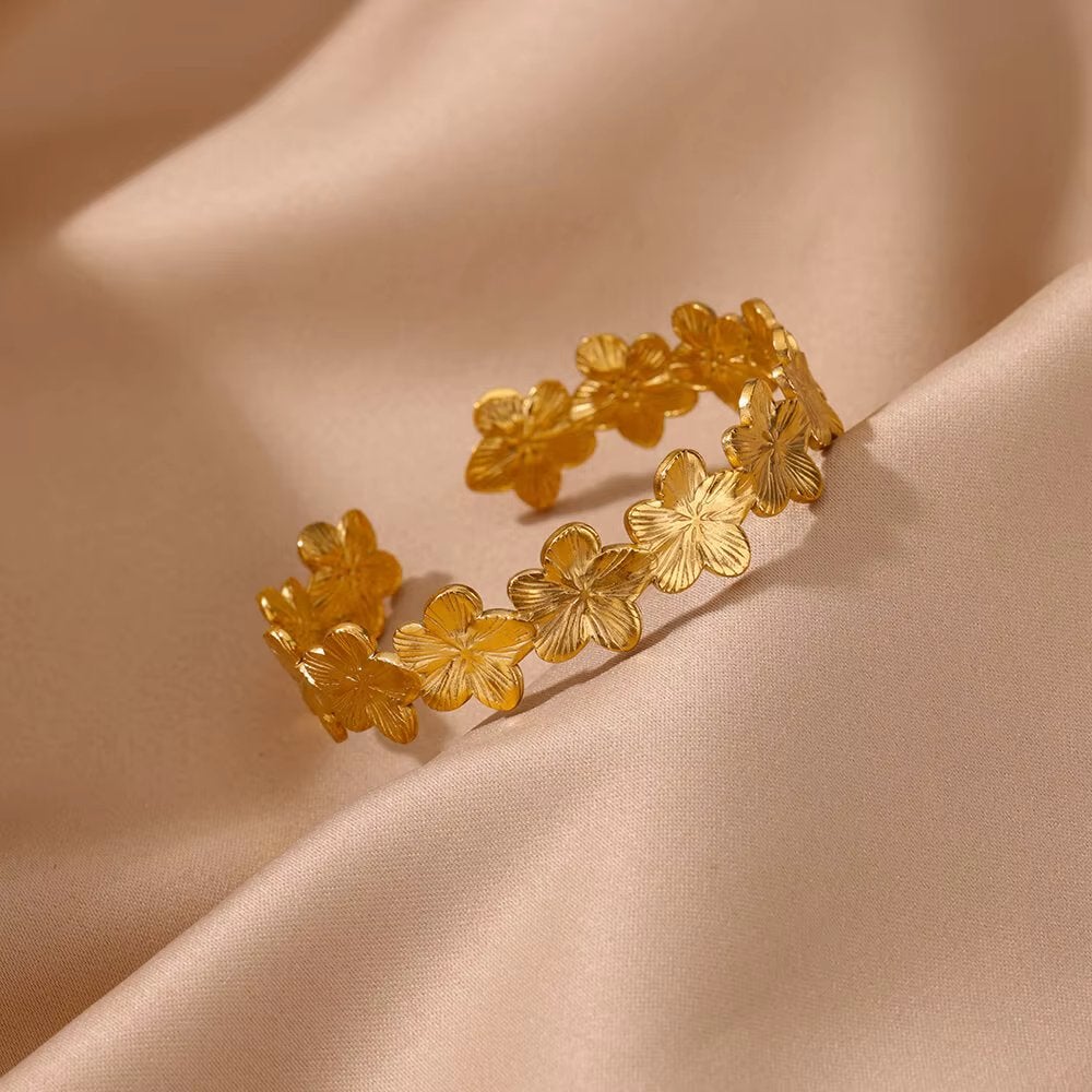 Goudkleurige Dames Bloemen Armband, Verzenden, Nieuw, Goud, Staal