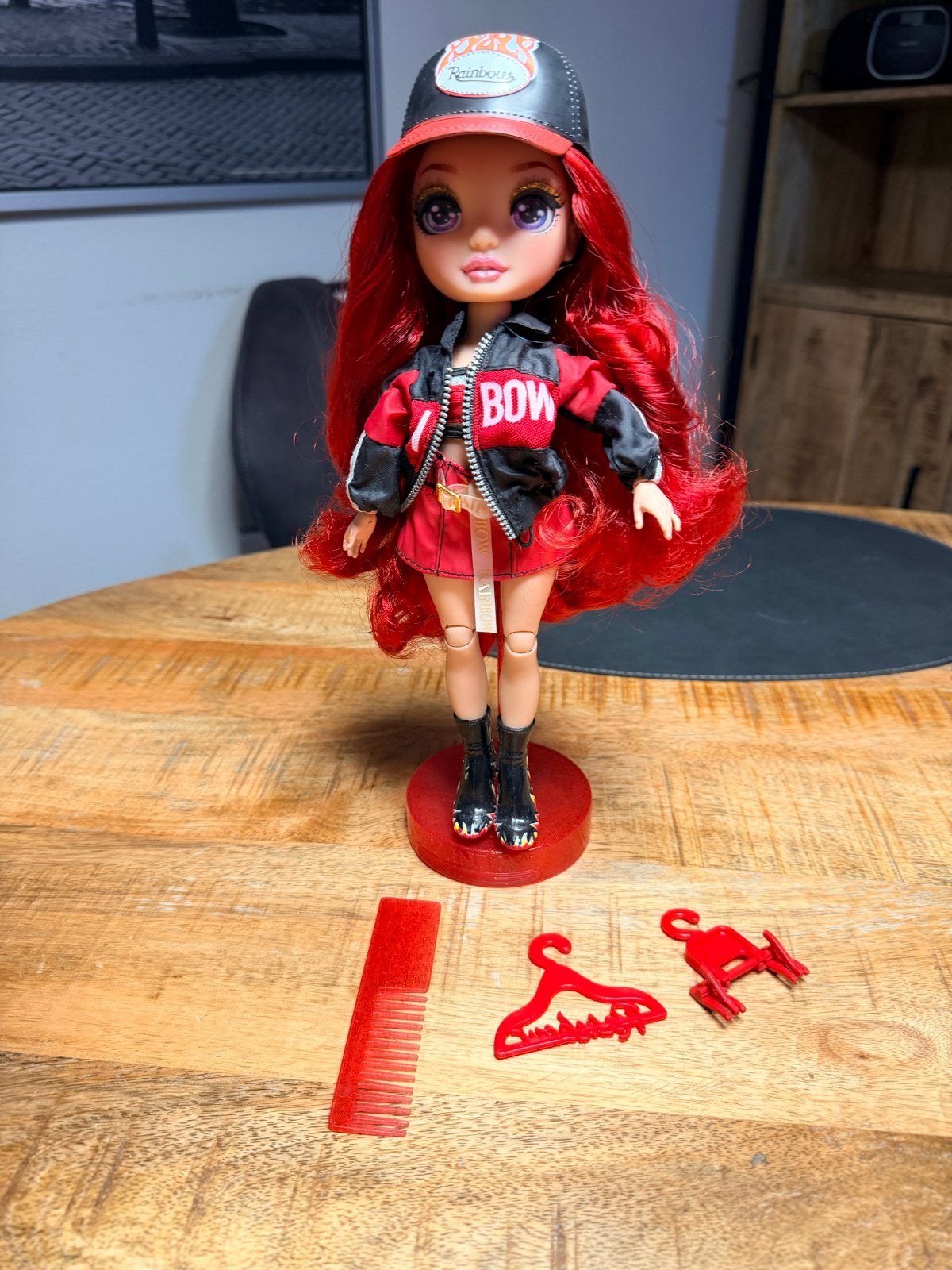 Rainbow High Ruby Anderson pop met accessoires, Kinderen en Baby's, Speelgoed | Poppen, Ophalen, Zo goed als nieuw, Overige typen
