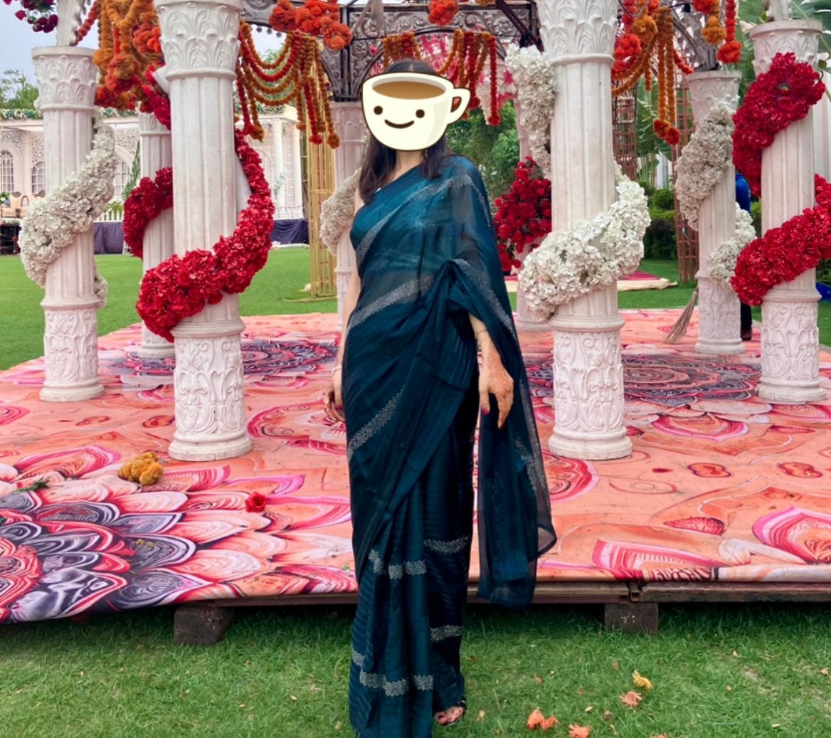 Blue saree, Eén persoon