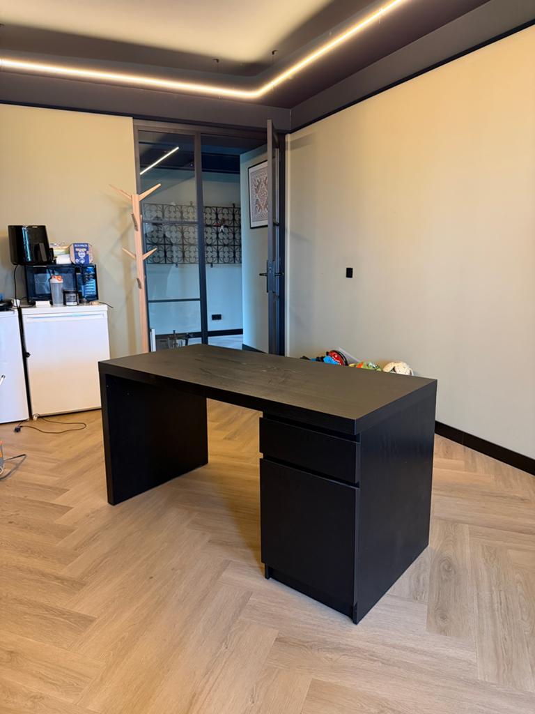 Bureau, Ophalen, Zo goed als nieuw