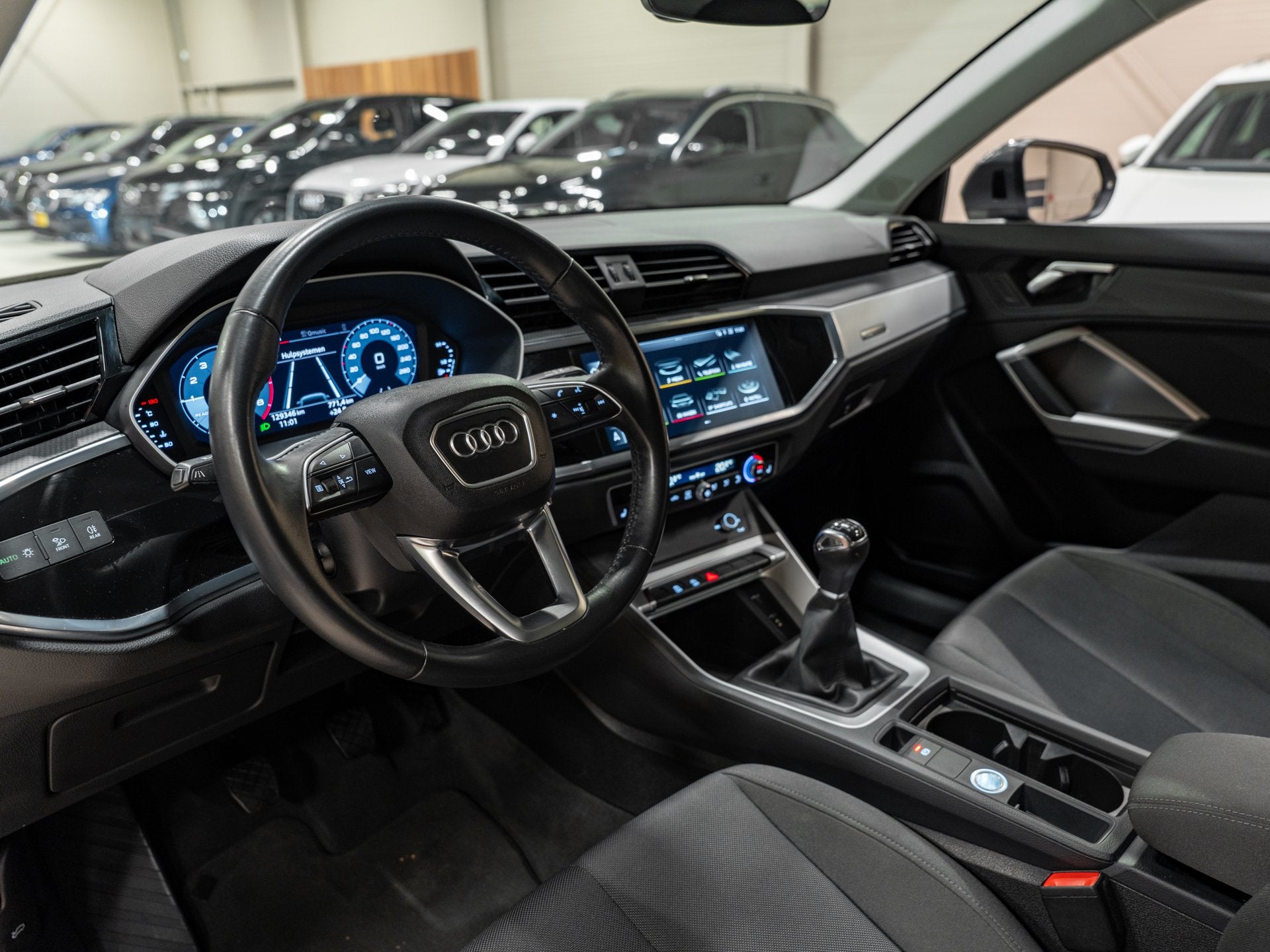 Audi Q3 35 TFSI Pro Line business, Apple Carplay, Matrix Led, Voorwielaandrijving, Dealer onderhouden, Stof, Zwart