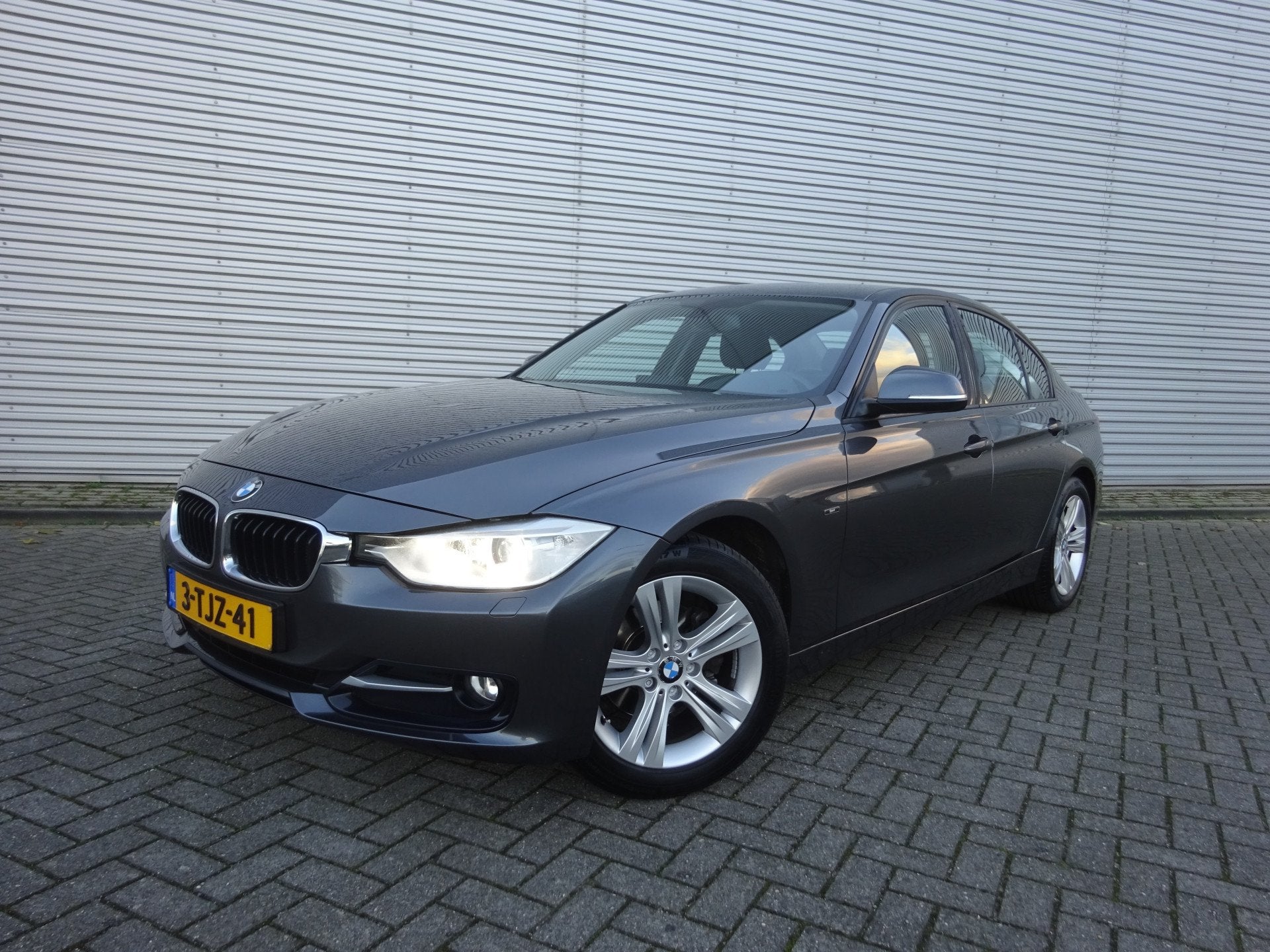 BMW 3-serie 316i High Executive AUTOMAAT 1e Eigenaar - AUTOM, Auto's, Gebruikt, Euro 6, 4 cilinders, 3-Serie