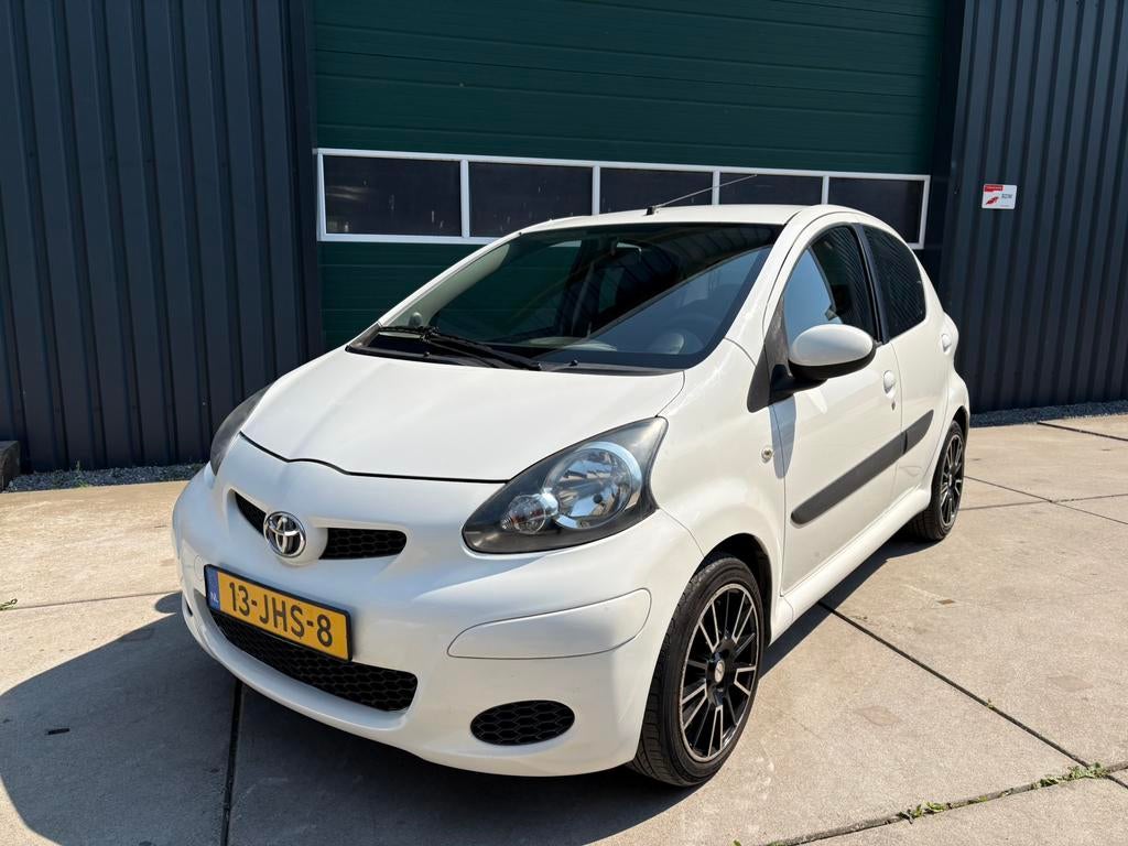 Toyota Aygo | 5DRS 2009 Wit | AIRCO/ELEK RAM/ NAP, Auto's, Voorwielaandrijving, Stof, Zwart, 4 stoelen