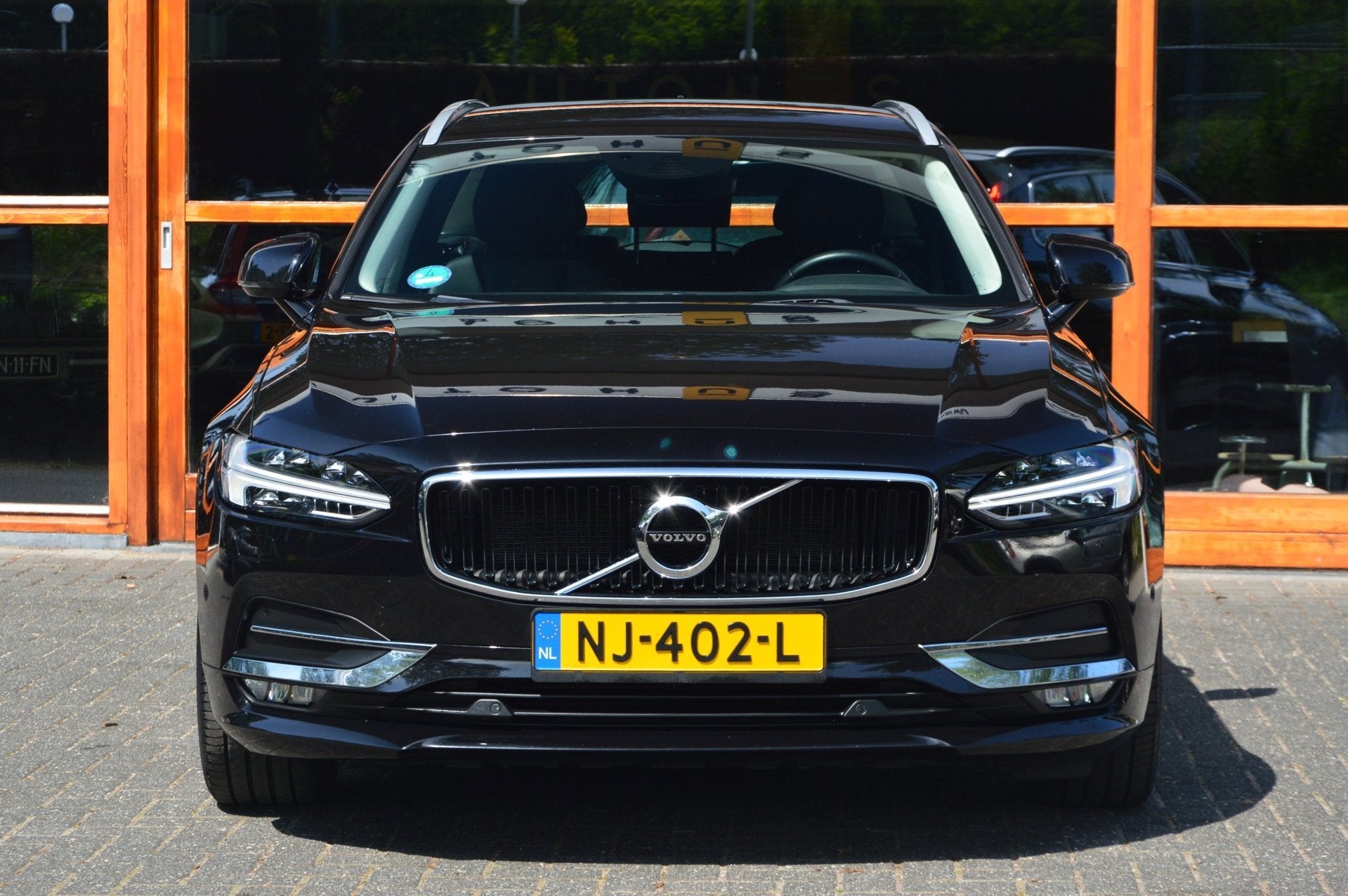 Volvo V90 T5 Inscription | Adaptive Cruise | Stoelverwarming, 15 km/l, 1969 cc, Zwart, 93 €/maand