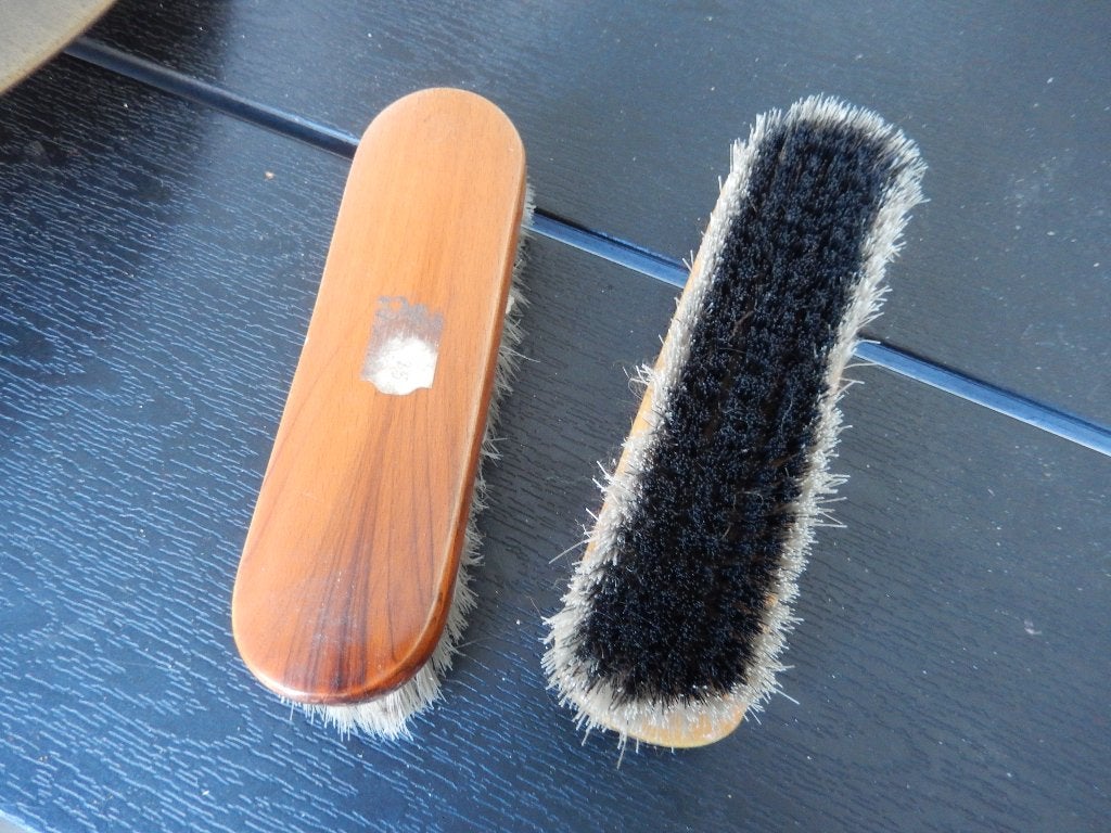 2 borstels (zgan), Ophalen, Bezem of Borstel