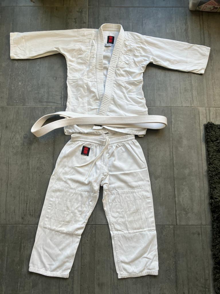 Judo/Karate pak voor kinderen (6-9 jaar), Sport en Fitness, Vechtsporten en Zelfverdediging, Gebruikt, Judo, Vechtsportpak, Ophalen of Verzenden