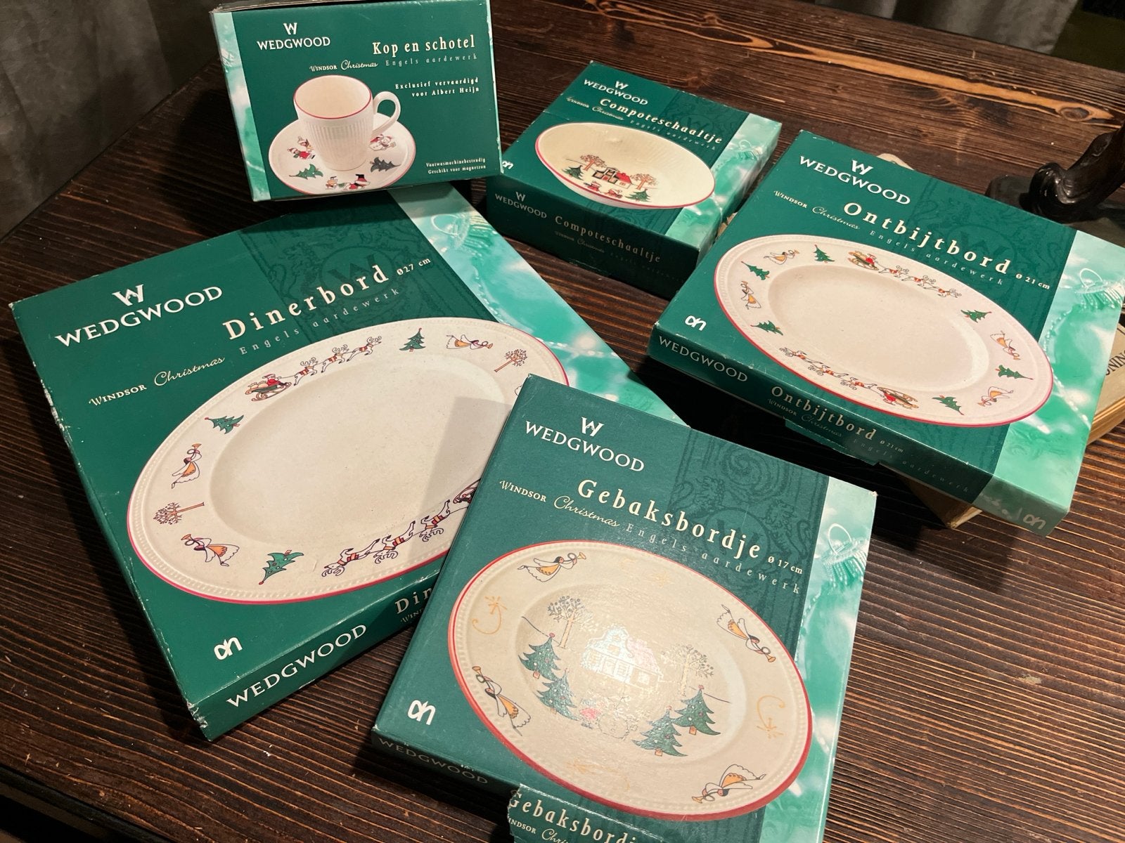 Wedgwood Windsor Christmas Serviesdelen - Nieuw in doos, Huis en Inrichting, Keuken | Servies, Nieuw, Ophalen of Verzenden, Bord(en)