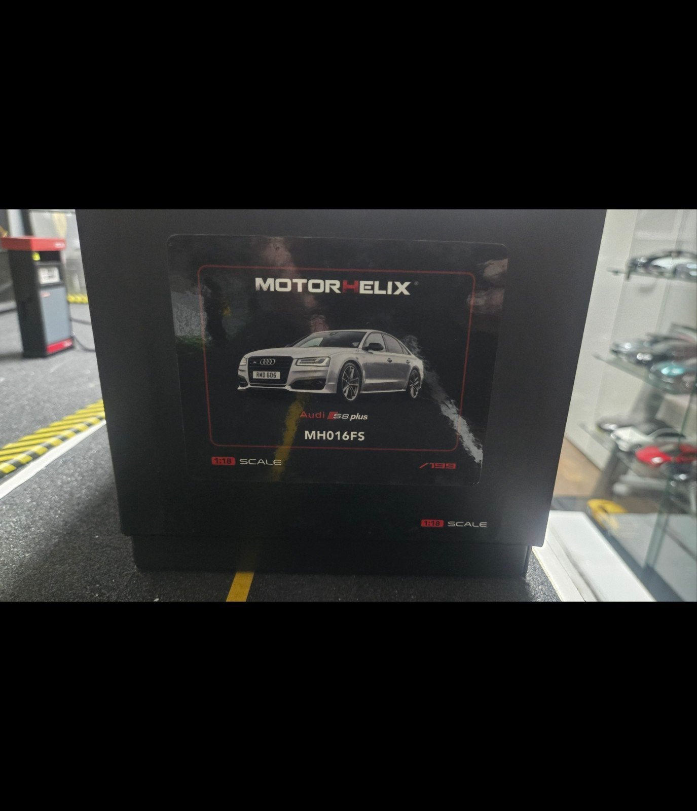 Audi S8 Plus Motorhelix 1:18 - Nieuwstaat in OVP, Ophalen of Verzenden