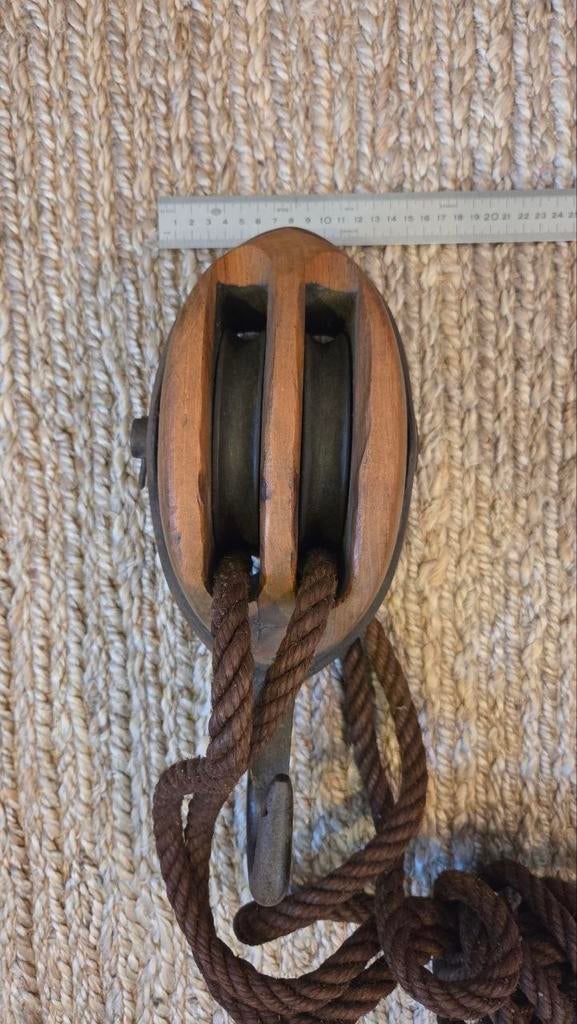 Oude houten katrol met touw - Decoratief en in goede staat, Ophalen of Verzenden