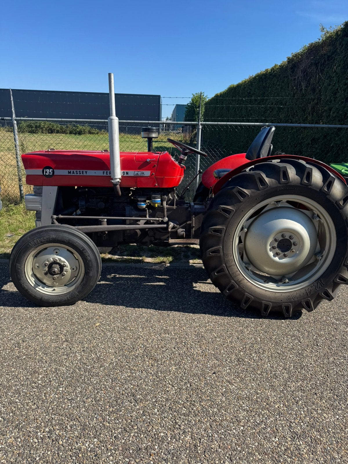 Mf 135 met kenteken, Ophalen