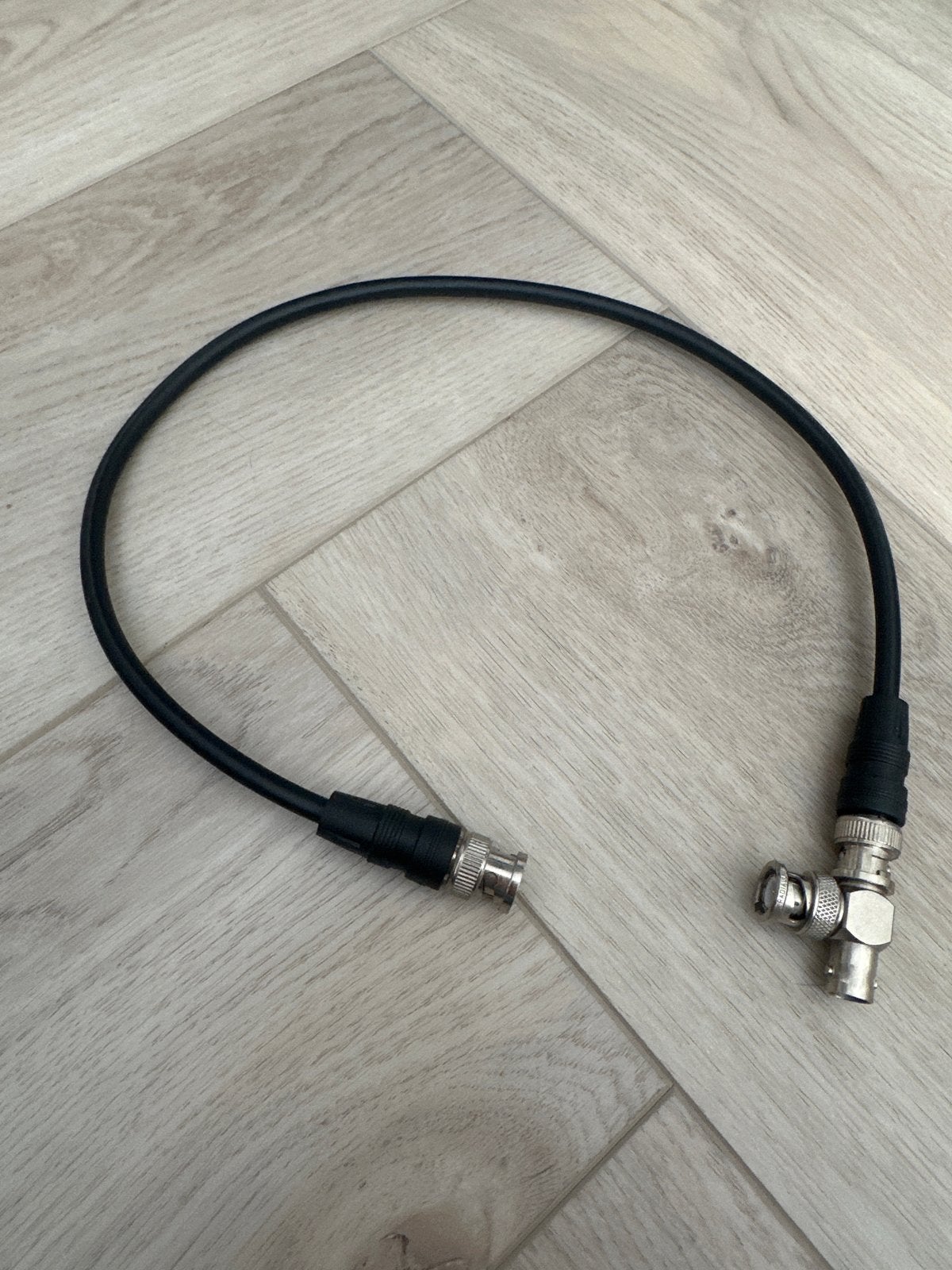 BNC Coaxiale Kabel met T-stuk - Zo goed als nieuw, Audio, Tv en Foto, Audiokabels en Televisiekabels, Ophalen of Verzenden, Zo goed als nieuw