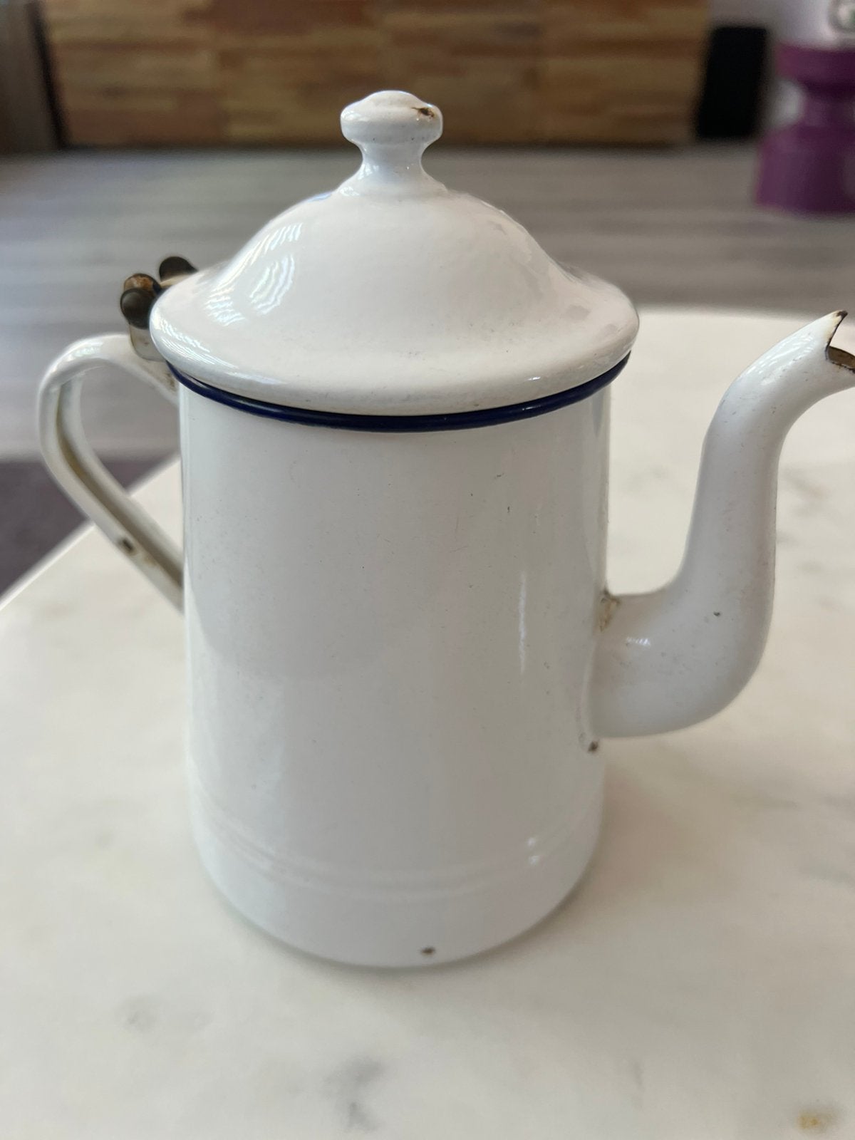 Vintage geëmailleerde koffiepot - Wit met blauwe rand, Antiek en Kunst, Antiek | Emaille, Ophalen of Verzenden