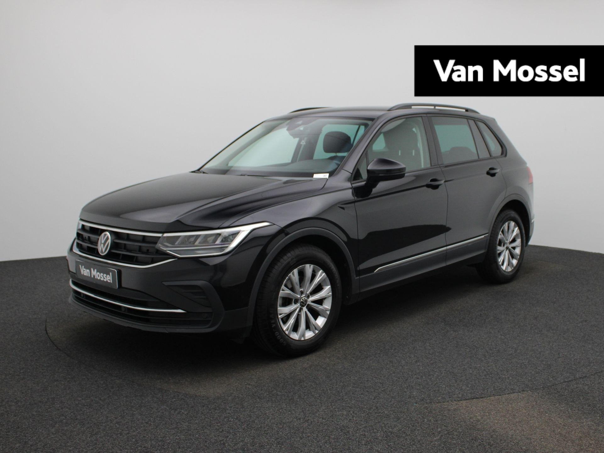 Volkswagen Tiguan 1.5 TSI Life | PARKEERSENSOREN | CLIMATE C, 12 maanden, Stof, 4 cilinders, Zwart