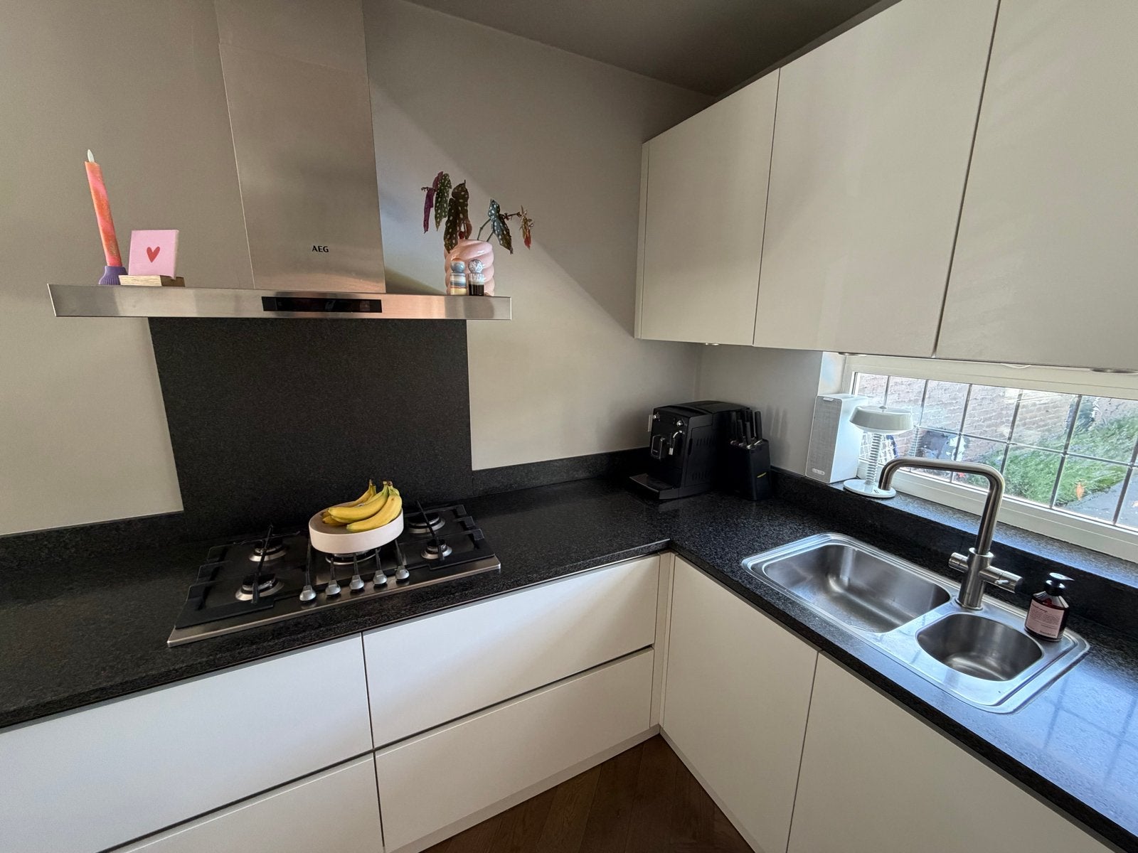 Hoekkeuken met cooker, oven, gasfornuis en afzuigkap, Huis en Inrichting, Ophalen, Gebruikt, Wit, Hoekkeuken