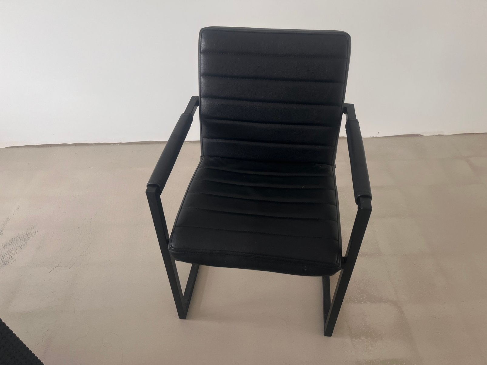 Stijlvolle eetkamerstoelen van buffelleer, Ophalen, Zo goed als nieuw, Zwart
