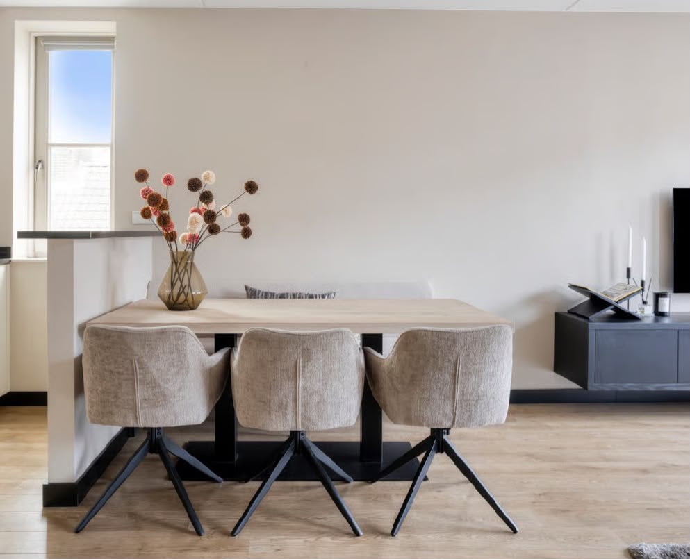 Moderne lichte houten eettafel, Huis en Inrichting, Tafels | Eettafels, Ophalen, 200 cm of meer, 50 tot 100 cm, Zo goed als nieuw