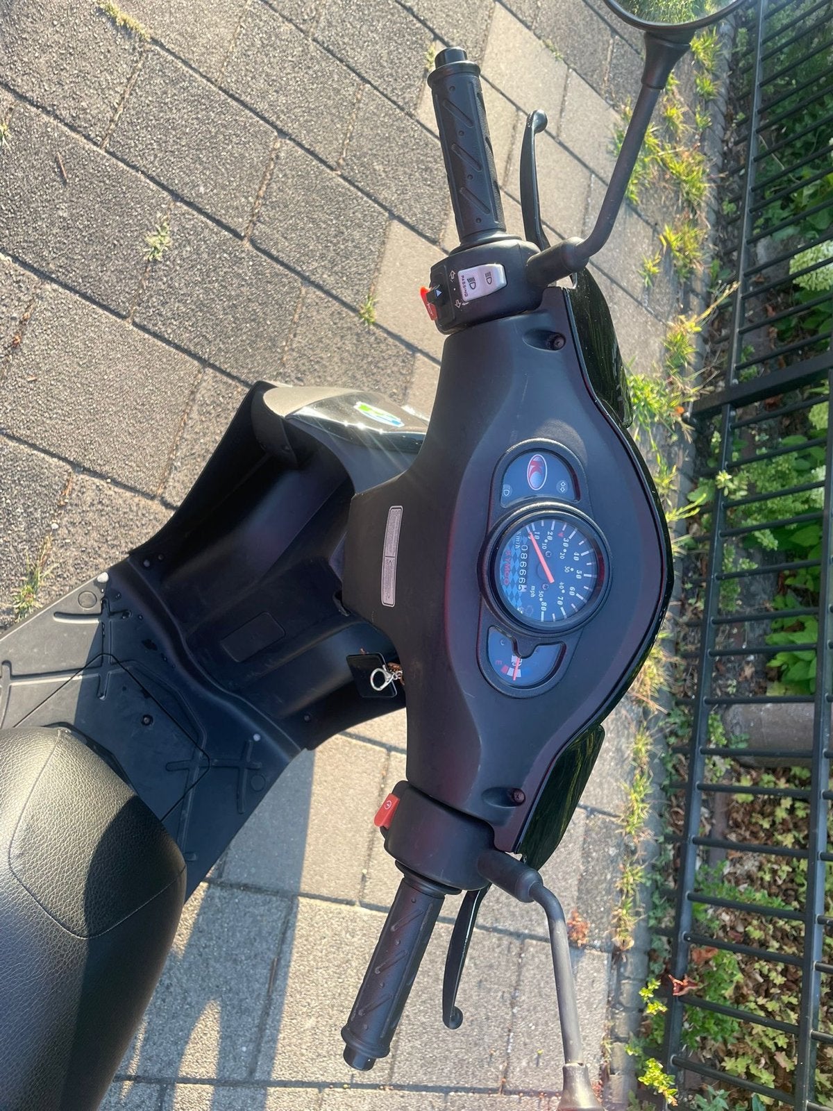 Kymco Agility 50cc scooter met 2 helmen, Fietsen en Brommers, Ophalen, Gebruikt, Maximaal 45 km/u, Agility