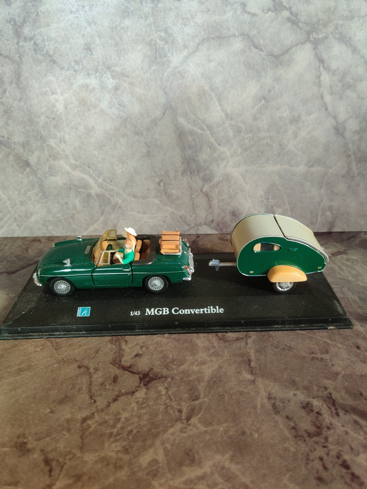 MGB Convertible met caravan 1/43 - Groen, Ophalen of Verzenden, Zo goed als nieuw, Auto, Overige merken