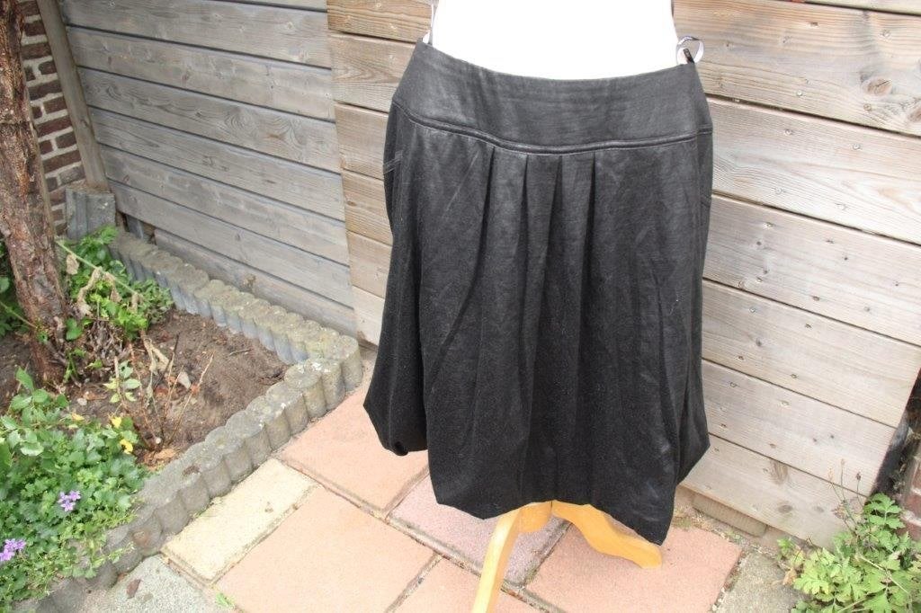 Ballonrok zwart Nicowa mt 42 winter Vaste prijs, Kleding | Dames, Rokken, Zwart, Maat 42/44 (L), Nicowa, Ophalen of Verzenden