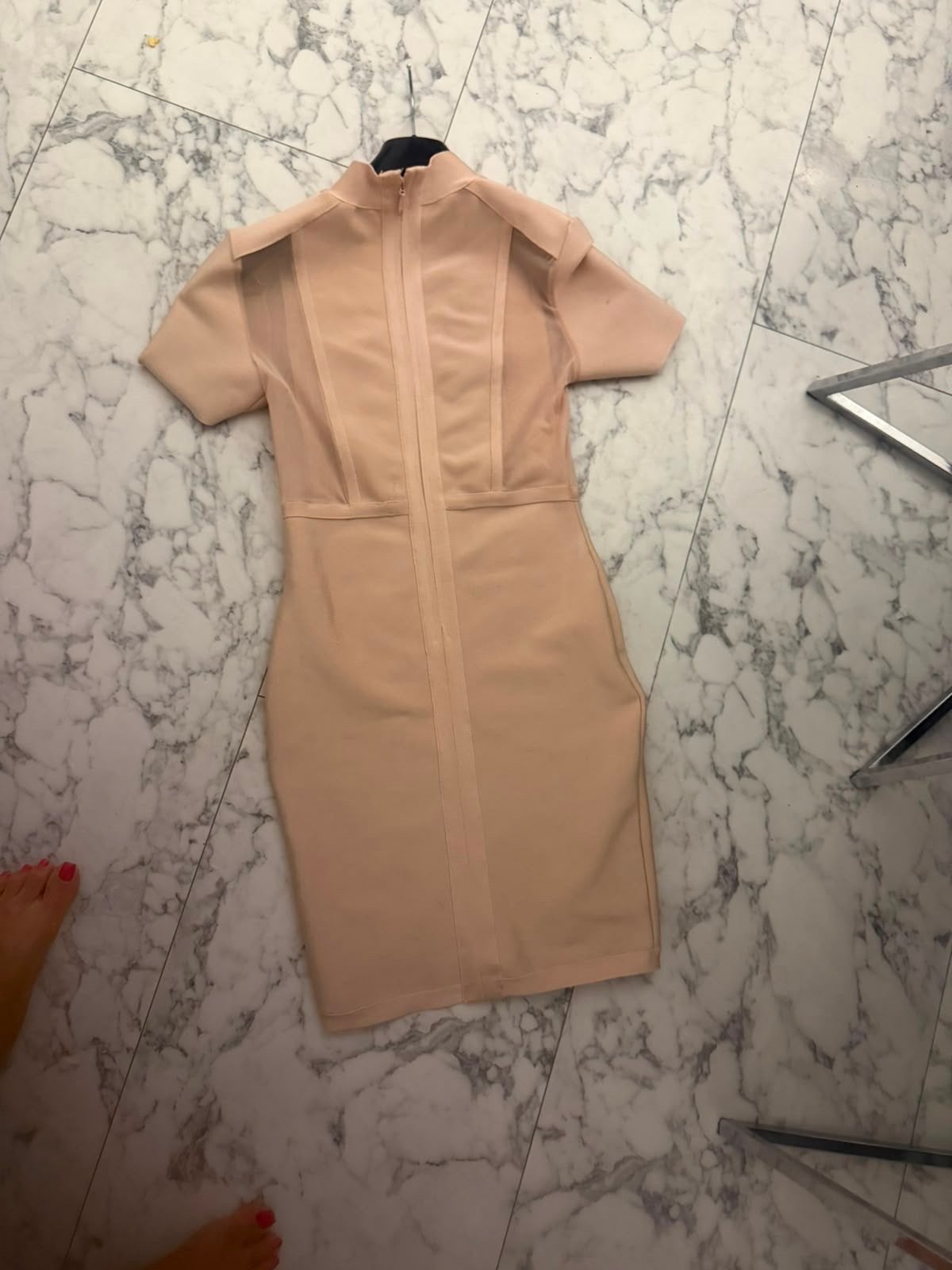Nude Bandage Jurk met Gouden Details, Kleding | Dames, Beige, Ophalen of Verzenden, Zo goed als nieuw, Knielengte