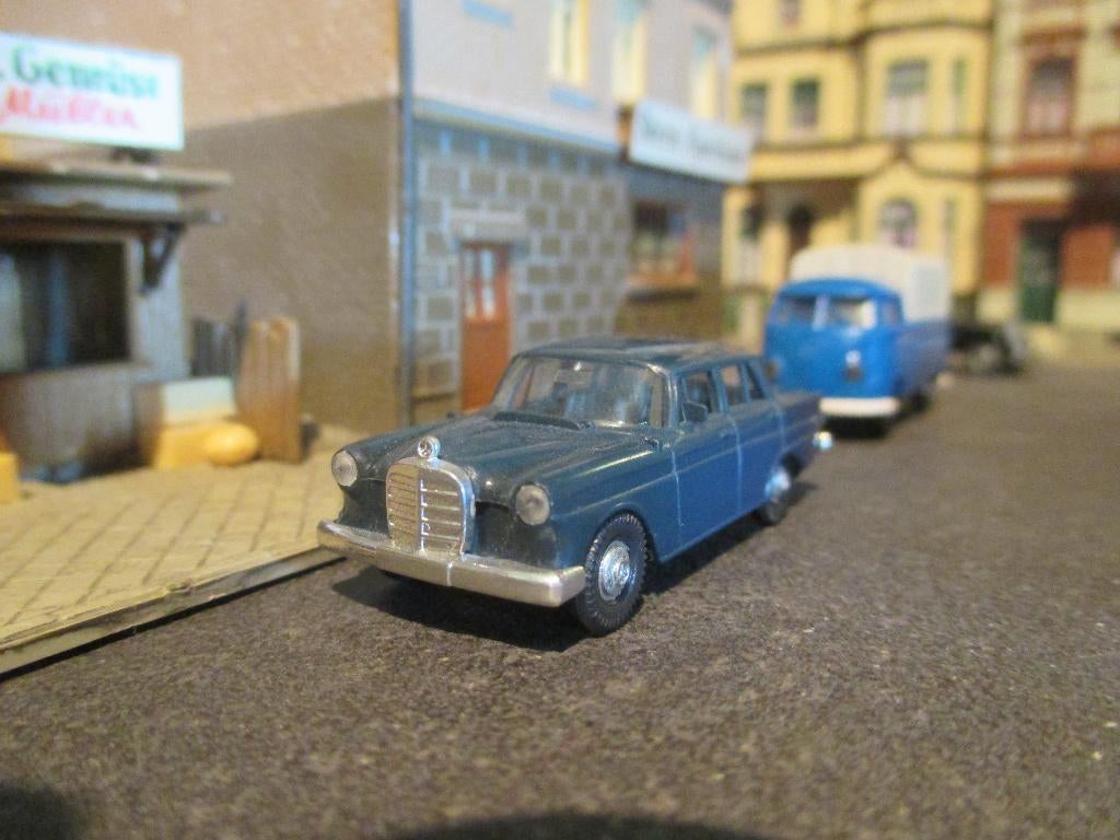 Mercedes Benz W110 190 / 200 D - Brekina donkerblauw, Ophalen of Verzenden, Zo goed als nieuw, Auto, Brekina