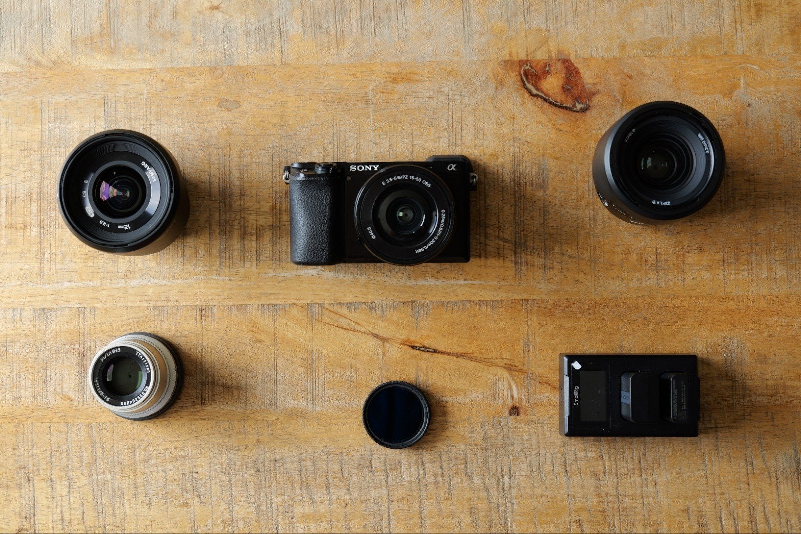 Sony Alpha A6100 Systeemcamera met 4 lenzen en extra batteri, Audio, Tv en Foto, Fotocamera's Digitaal, Ophalen of Verzenden, Zo goed als nieuw