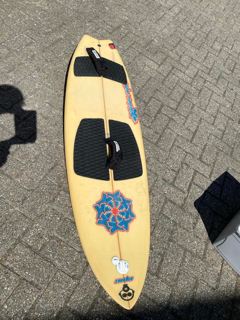Kitesurf Waveboard - Xelerator Epic fish quad, Watersport en Boten, Kitesurfen, Ophalen, Gebruikt, Kiteboard, Directional