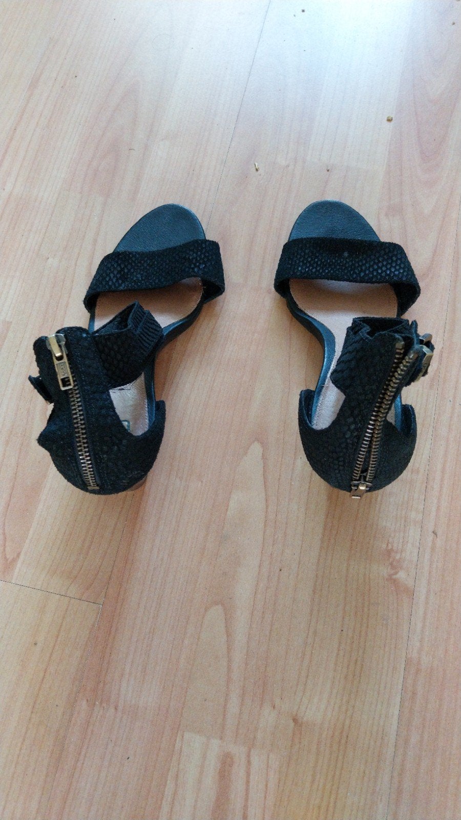 UGG Zwarte Sandalen met Hak - Maat 39, Kleding | Dames, Schoenen, UGG, Zwart, Zo goed als nieuw, Sandalen of Muiltjes