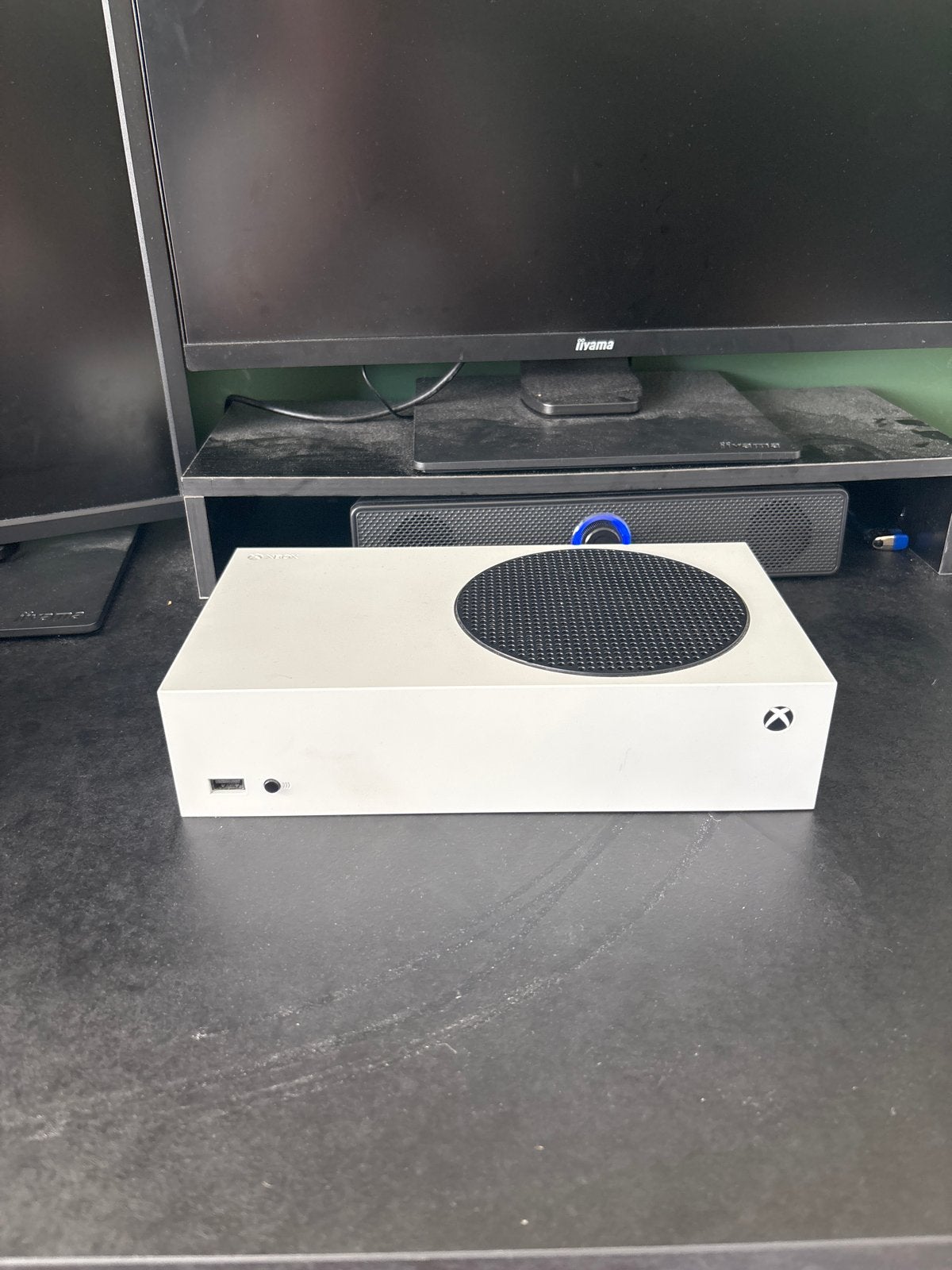 Xbox Series S met blauwe controller en kabels, Verzenden, Zo goed als nieuw, Xbox Series S